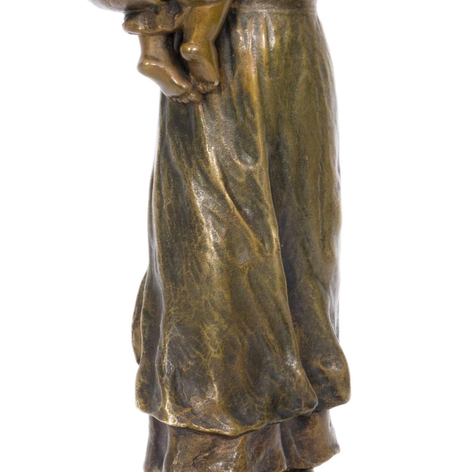 Bäuerin mit Kleinkind (Farmwoman with Child) - Bronze, Rural, around 1900 - Naturalistic Sculpture by Unknown