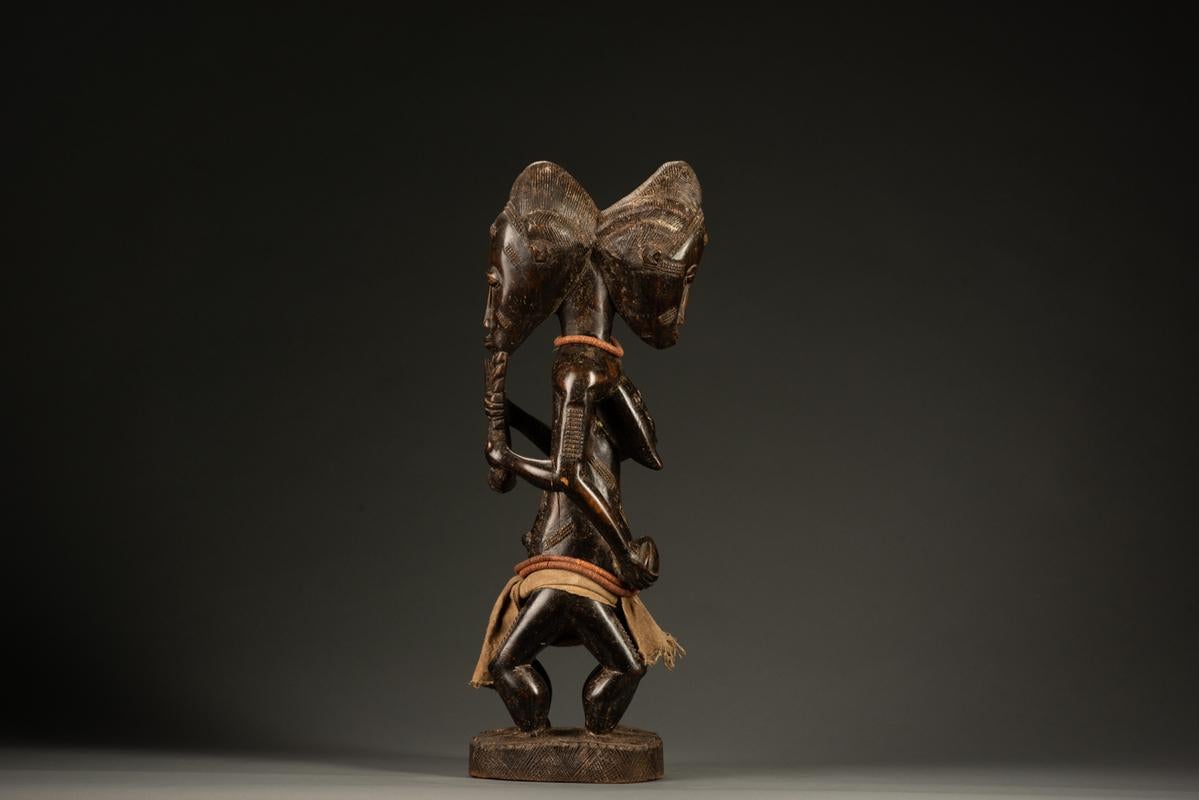 Baule Male & Female Janus Figure - Sculpture by Unknown