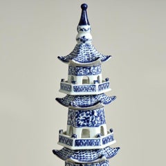Torre Pagoda de Porcelana China Azul y Blanca