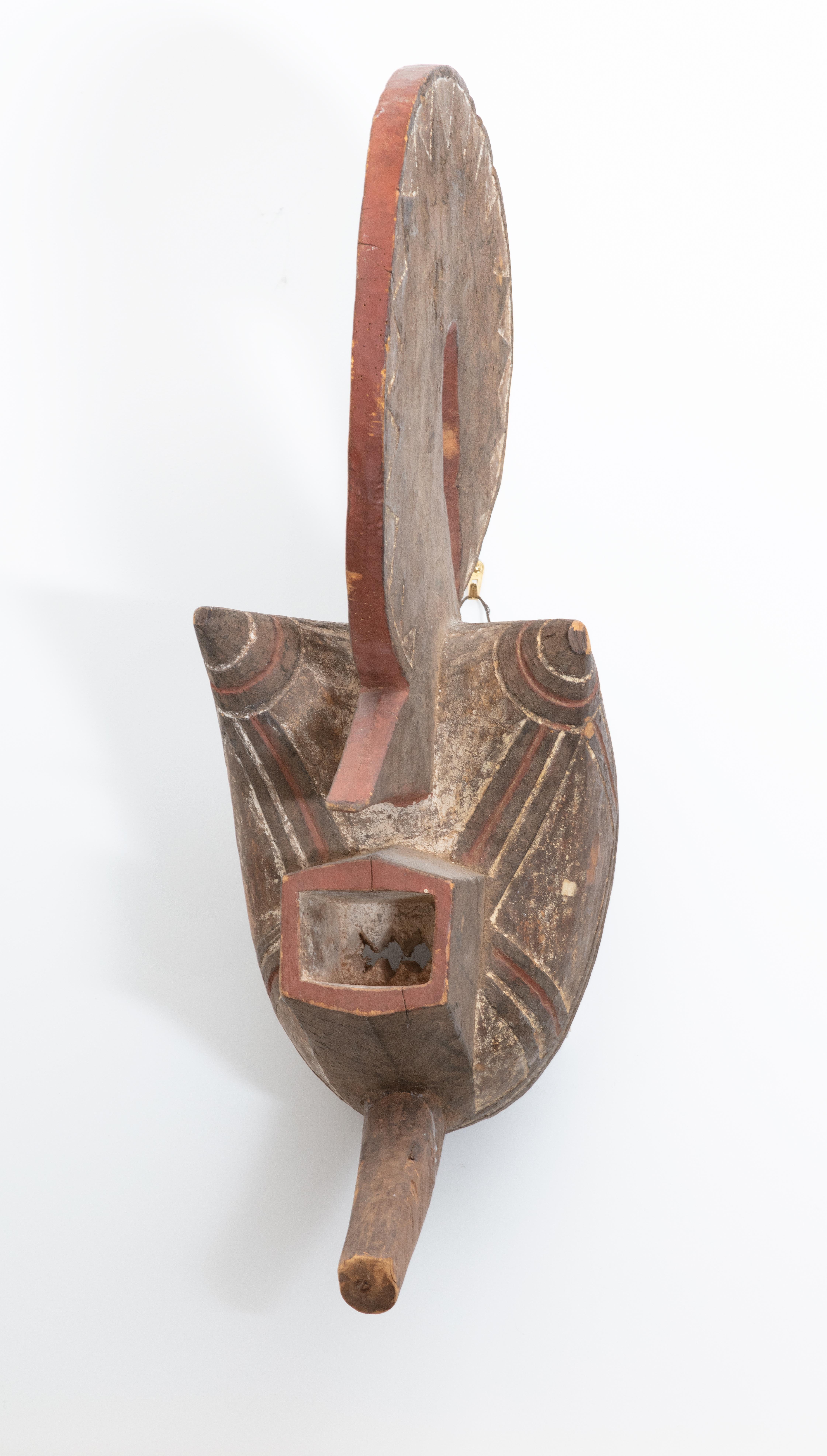 „Bobo Mask Burkina Fasso-Upper Volta“, geschnitztes und bemaltes Holz, geschaffen um 1945 (Stammeskunst), Sculpture, von Unknown