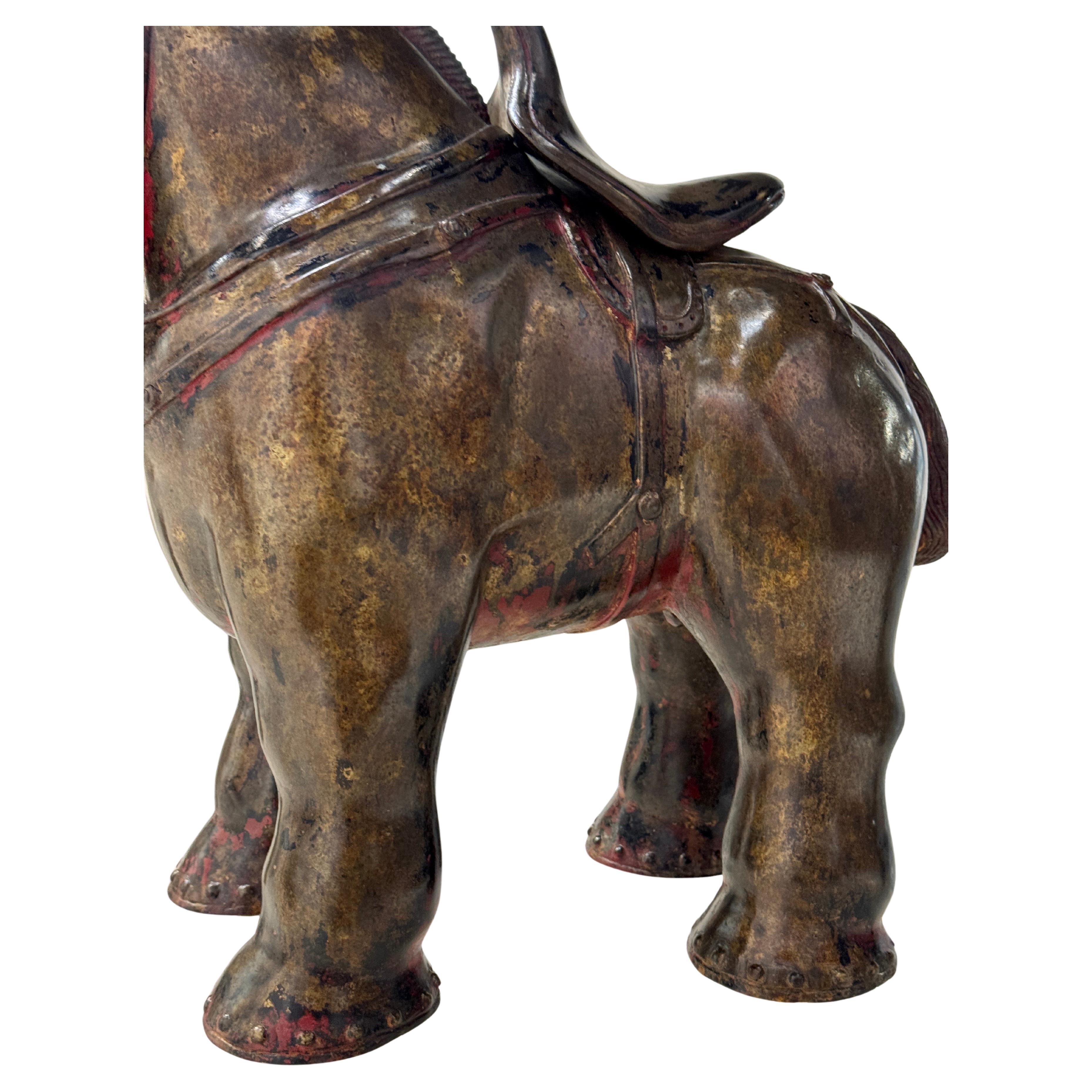 Scultura di cavallo in bronzo in stile Botero - Figurative Sculpture Oro di Unknown