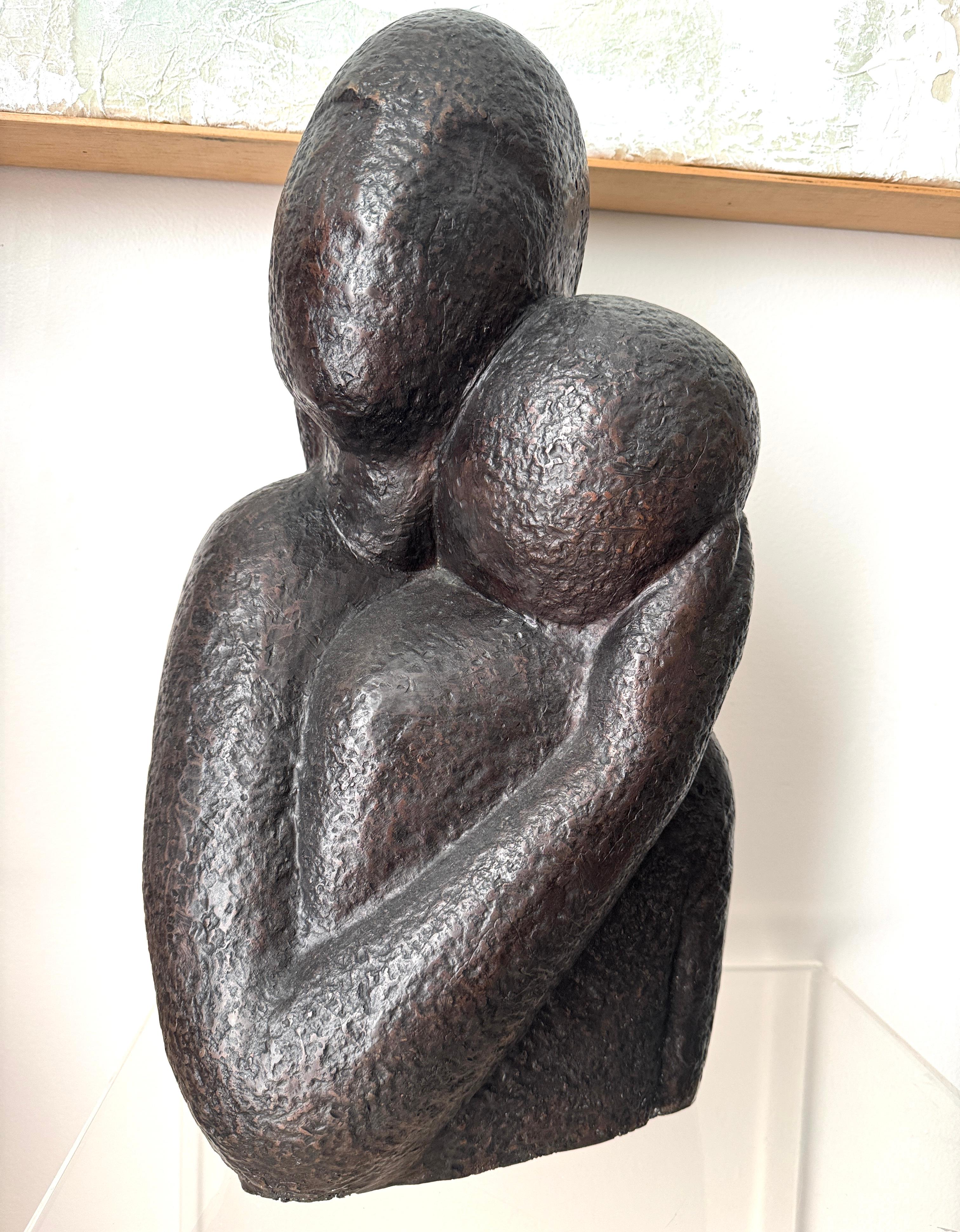 Biomorphe Skulptur Frau mit Kind, signiert PJ, Auflage 8/12 im Angebot 2