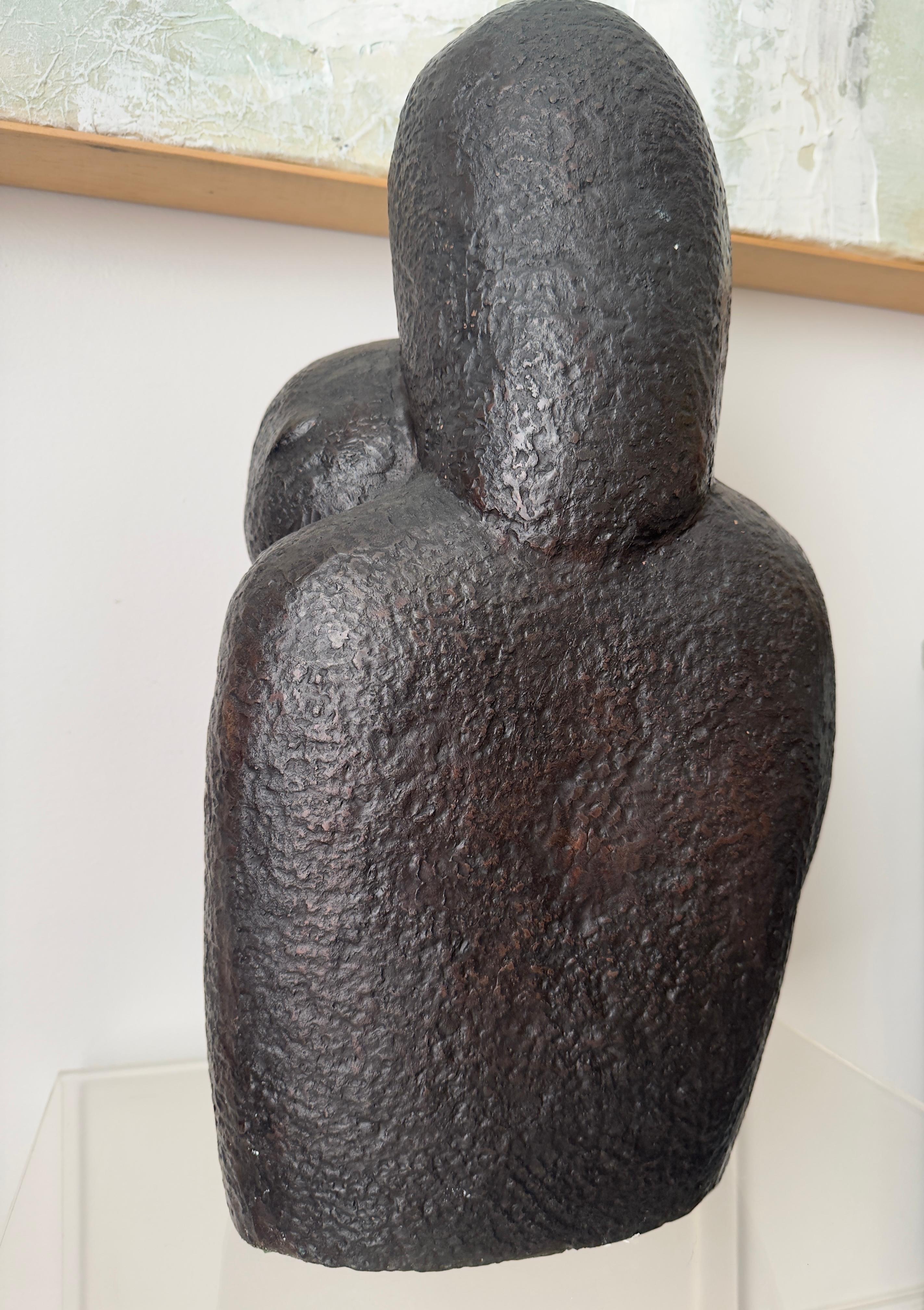 Biomorphe Skulptur Frau mit Kind, signiert PJ, Auflage 8/12 im Angebot 4