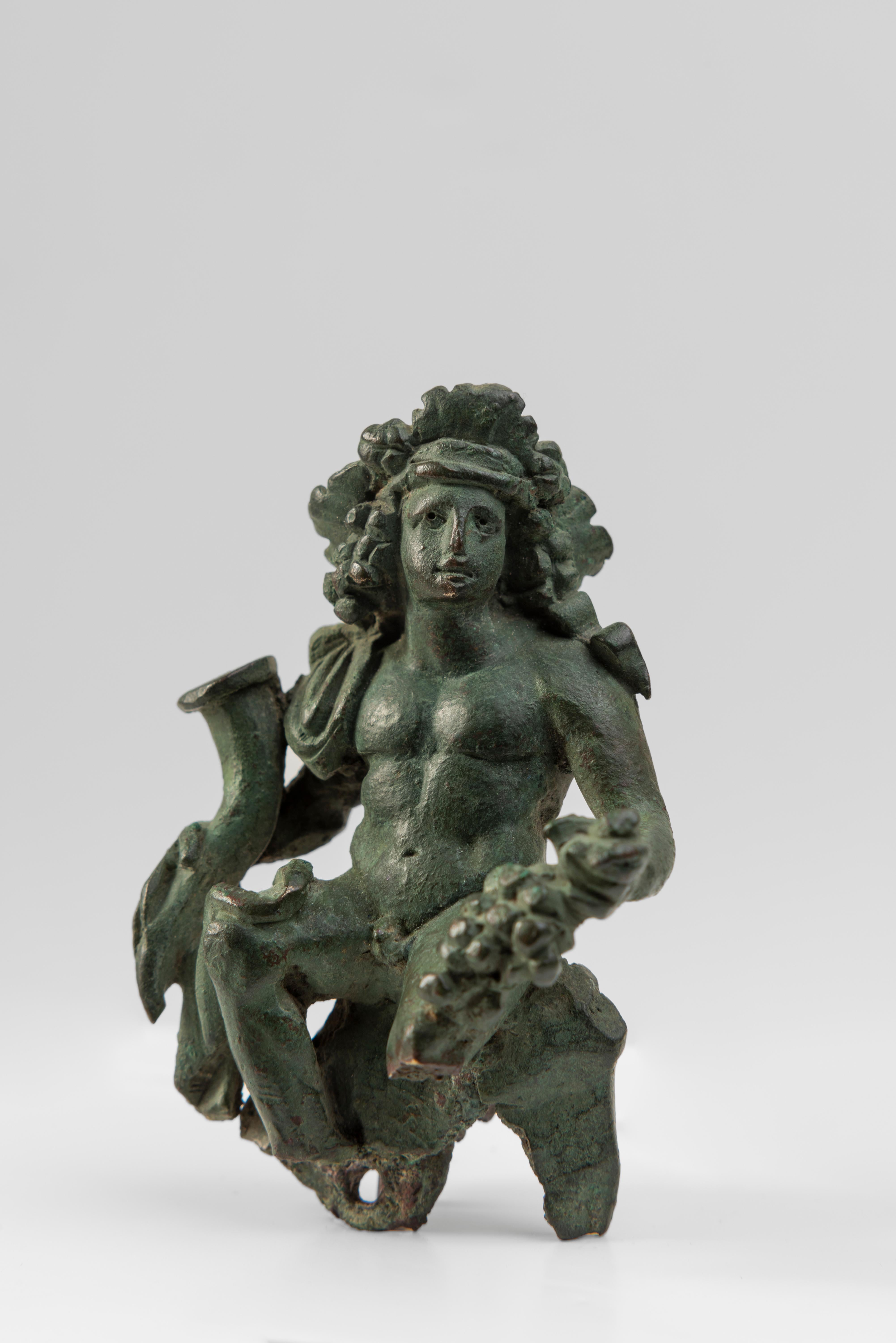 Figurative Sculpture Unknown - RARE FIGURE DE DIONYSOS (BACCHUS) ROMAN EMPIRE DU 1ER SIÈCLE