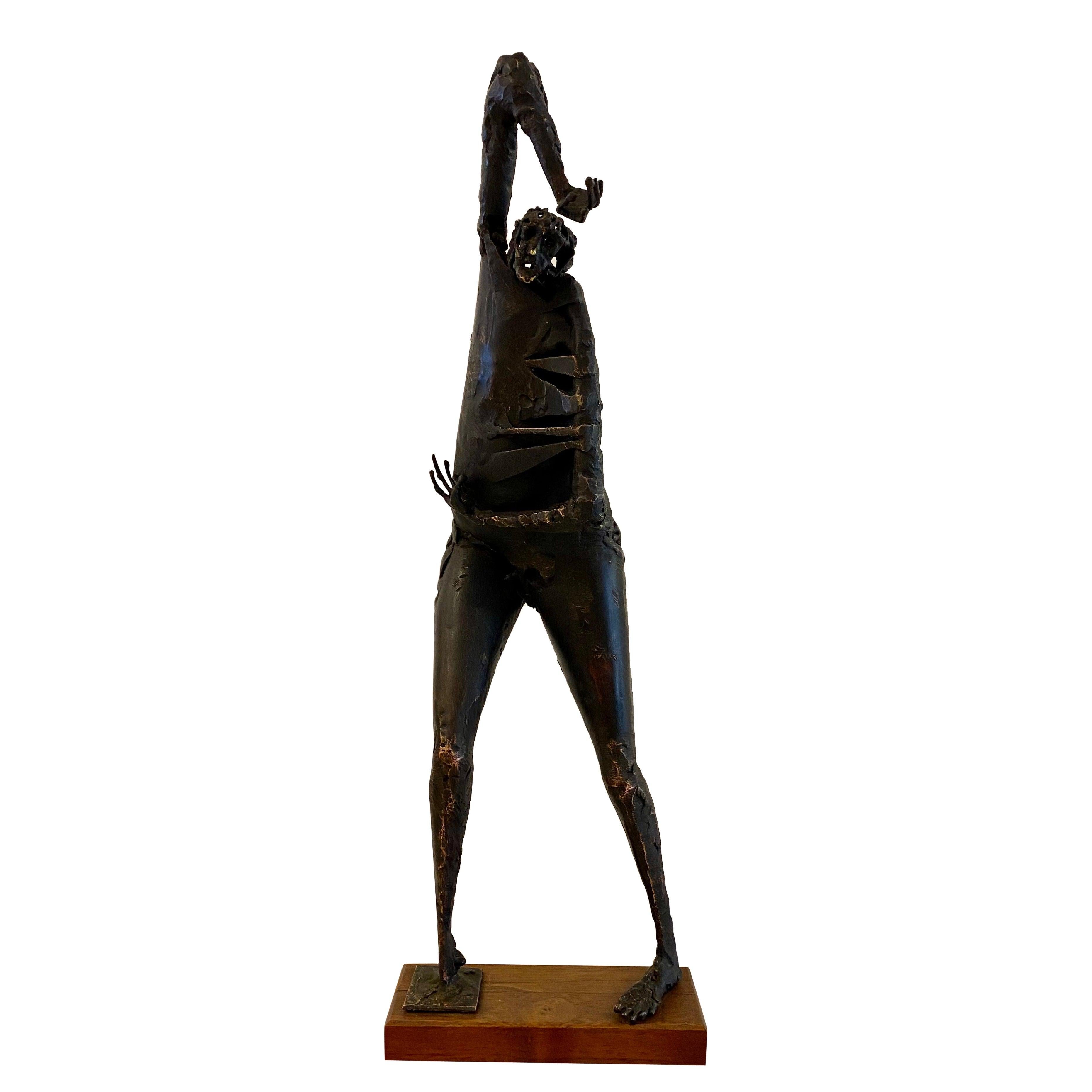 Figurative Sculpture Unknown - Figure en bronze sur base en Wood Wood, signée Robert Stoller '1934'.