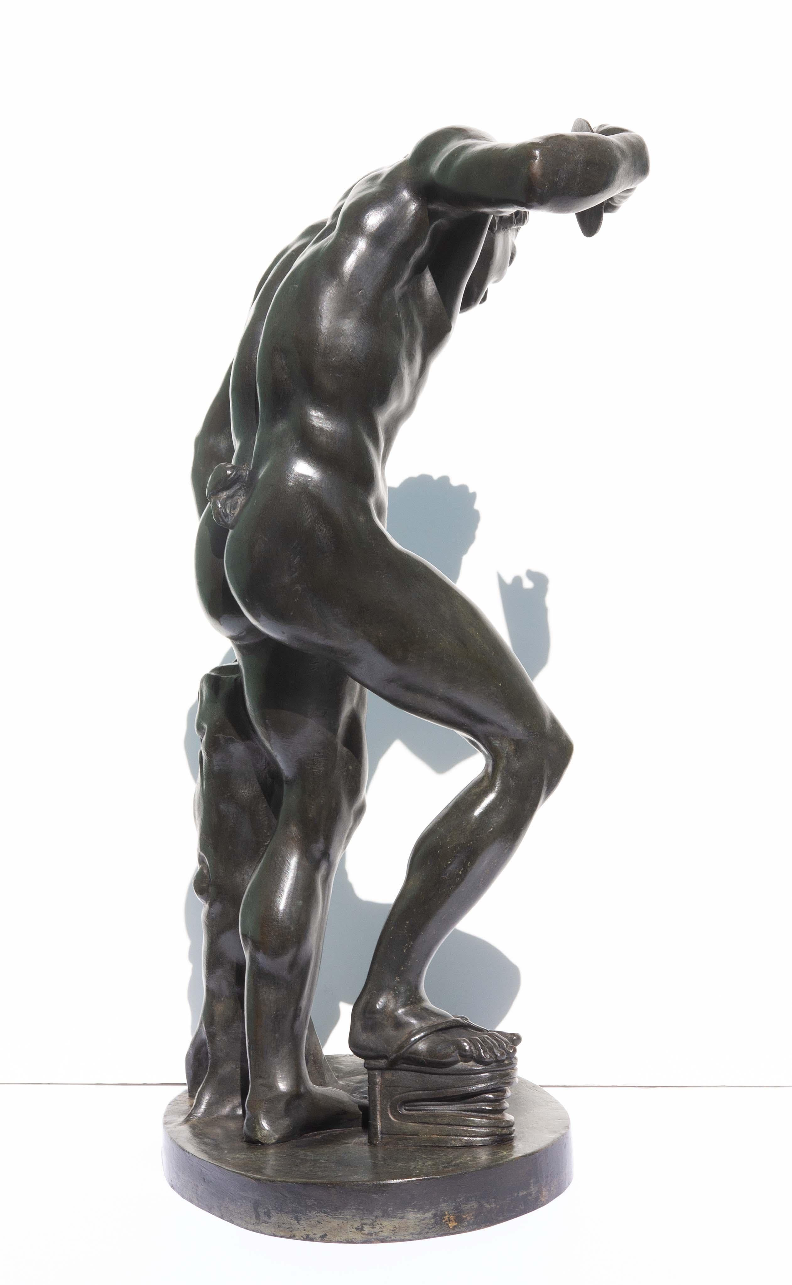 Statue en bronze représentant un faune dansant avec Cymbals Grand Tour - Or Nude Sculpture par Unknown