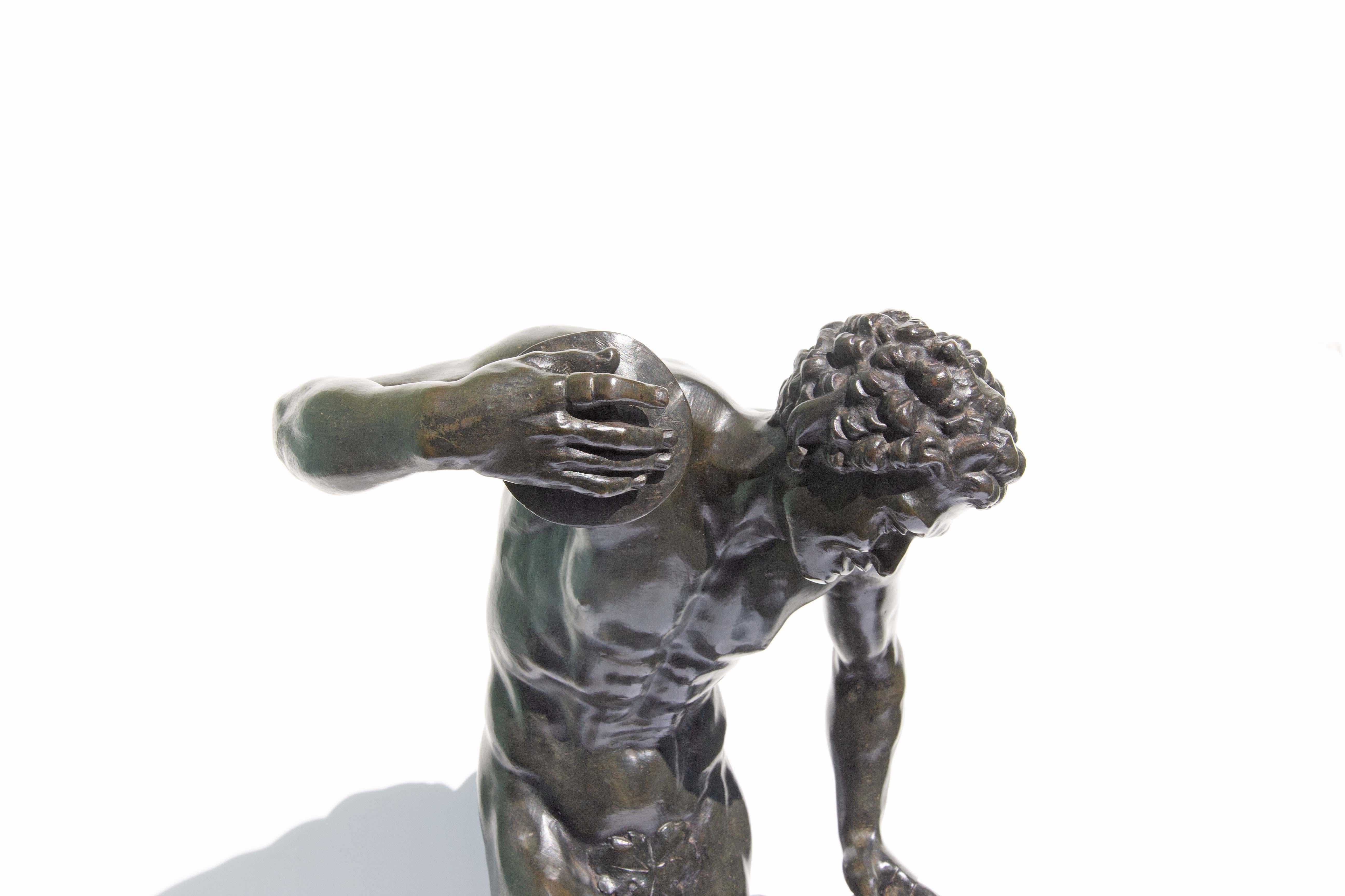 Statue en bronze représentant un faune dansant avec Cymbals Grand Tour 2