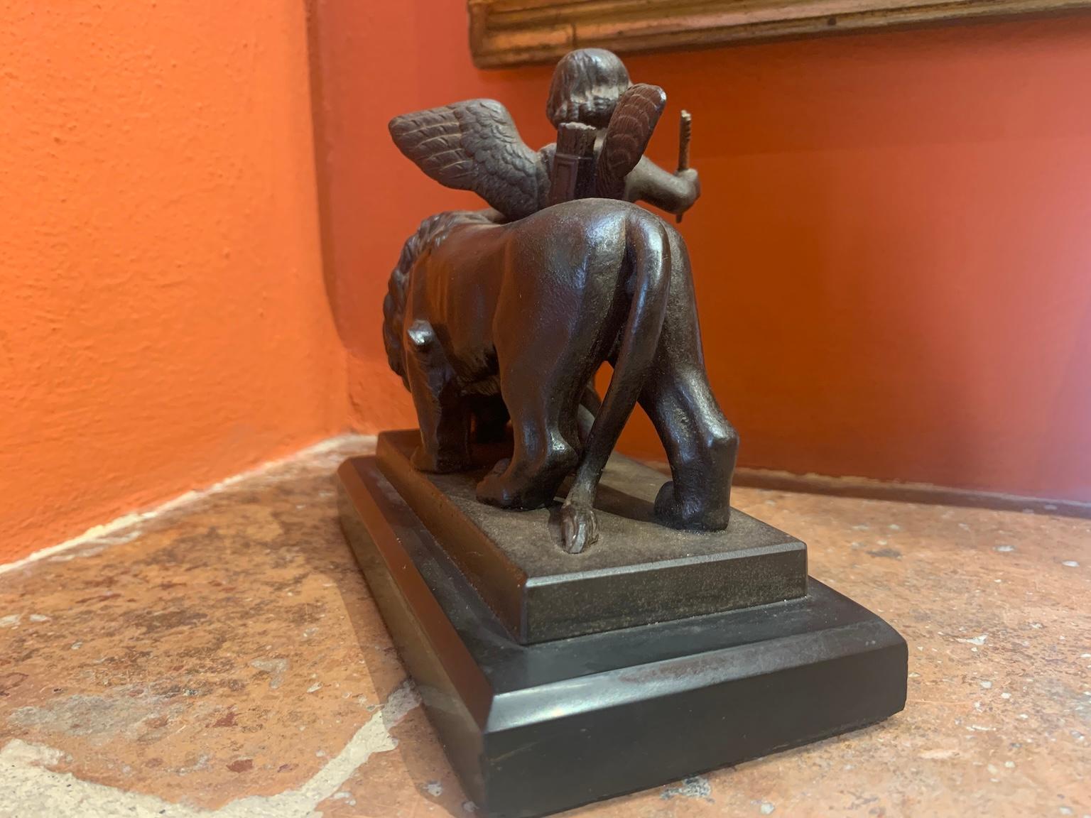 Bronze allégorique mythologique figuratif du 19ème siècle - Sculpture de Unknown