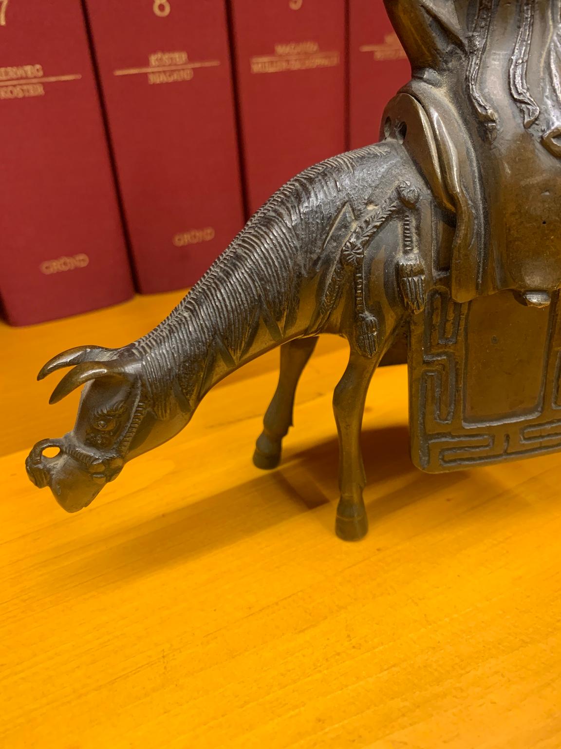 Incensario figurativo chino bronce siglo XIX dinastía Qing en venta 1