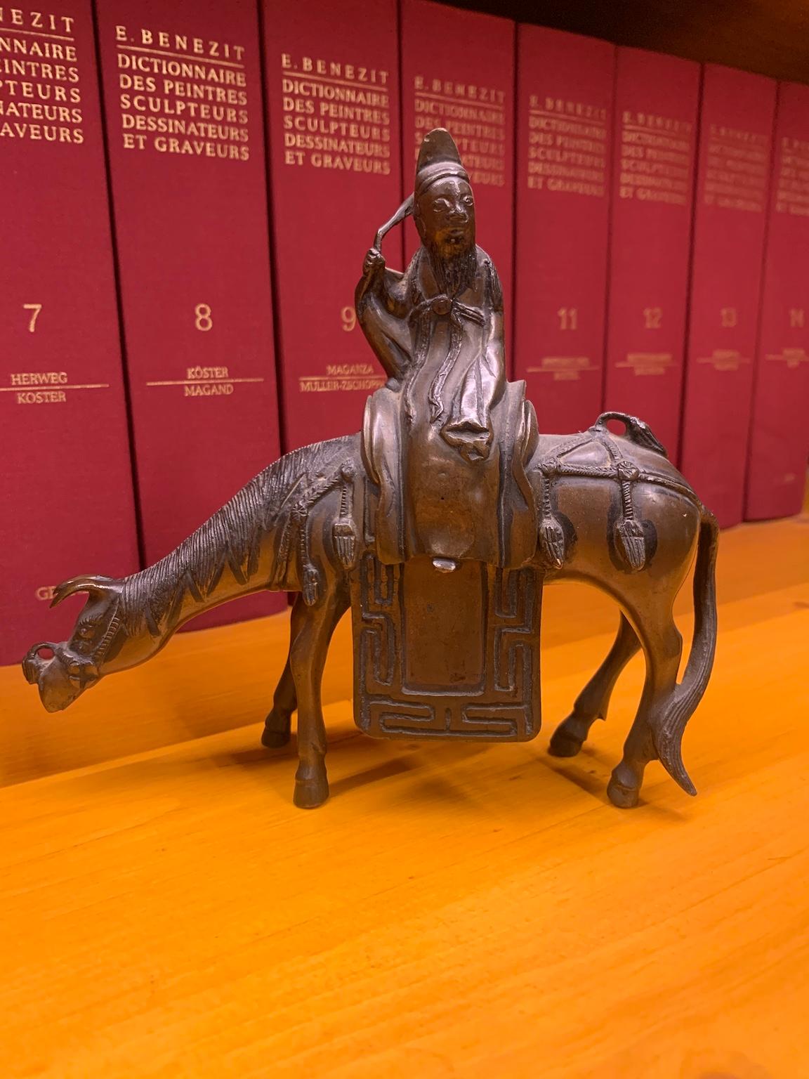 Figurative Sculpture de Unknown - Incensario figurativo chino bronce siglo XIX dinastía Qing