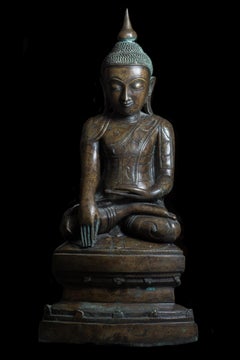 Antique Buddha Shakyamuni  in Bhumisparsha Mudra. 18th/19th century