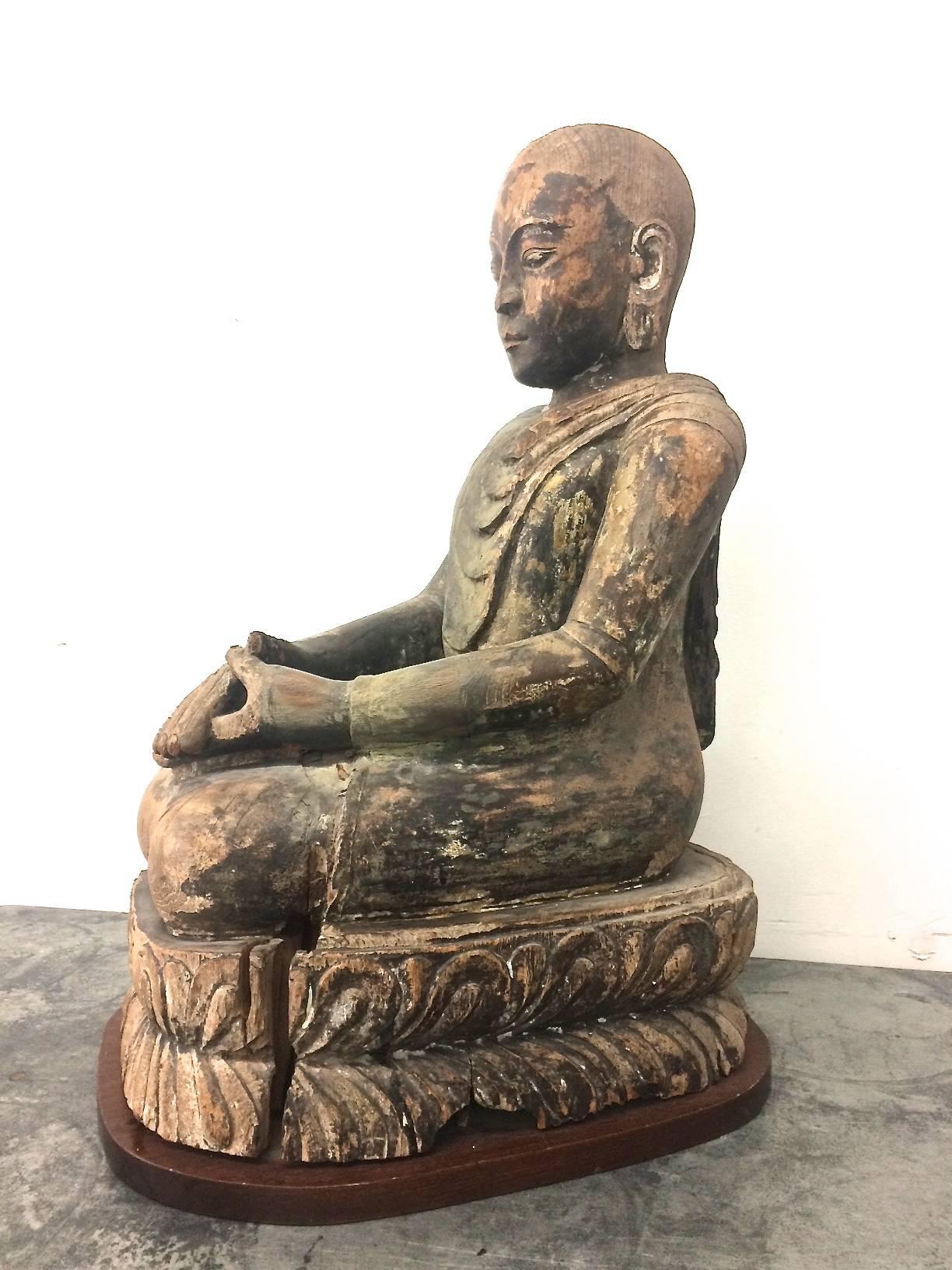  Moine Bouddhiste Antique Sculpture en Bois Asiatique
 Sculpture en bois du 18e siècle ou plus ancienne, probablement japonaise, représentant un moine bouddhiste reposant sur une fleur de lotus, sur une base en bois plus récente. La sculpture a été