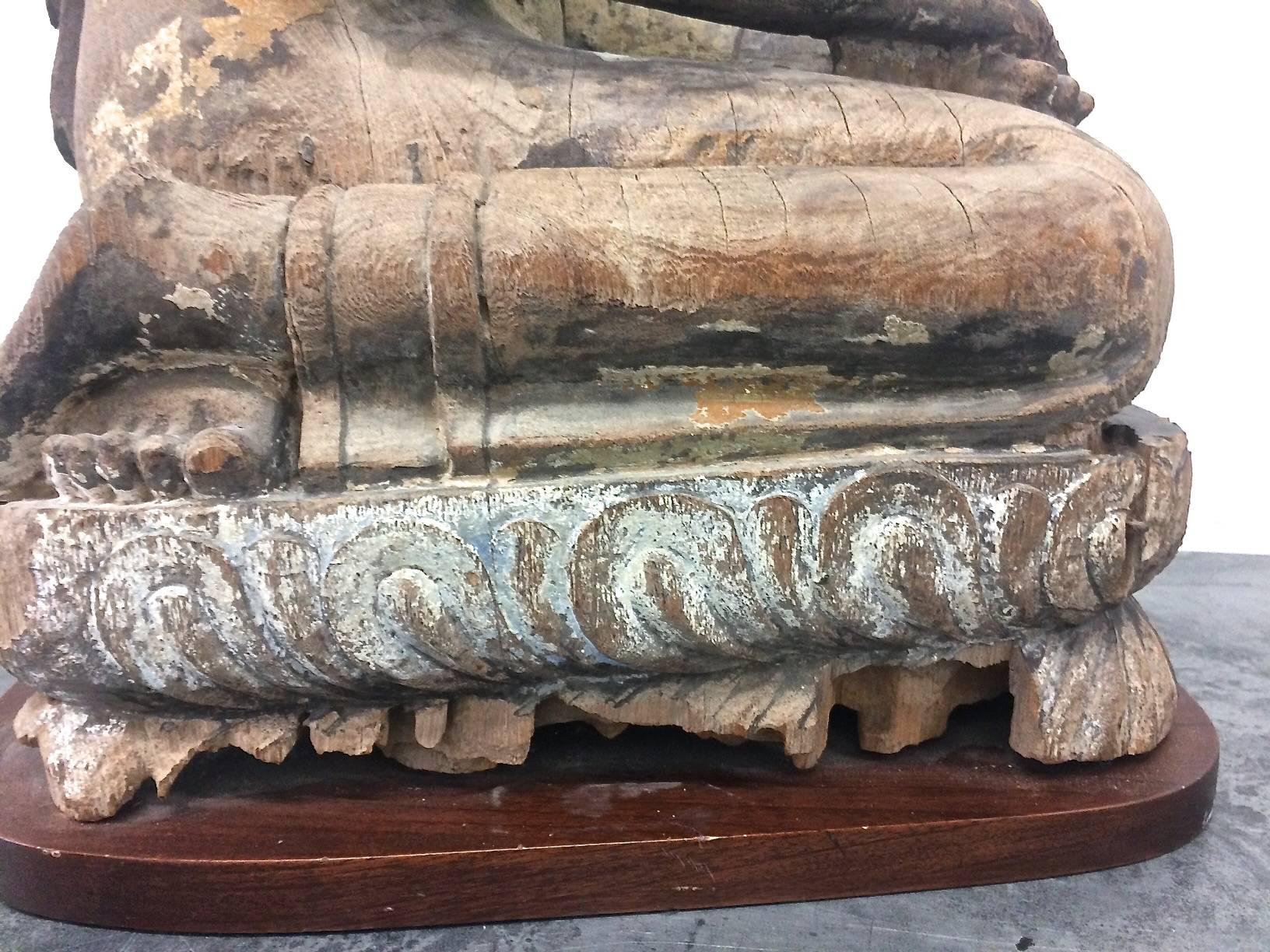 Sculpture asiatique ancienne en bois de moine bouddhiste en vente 2