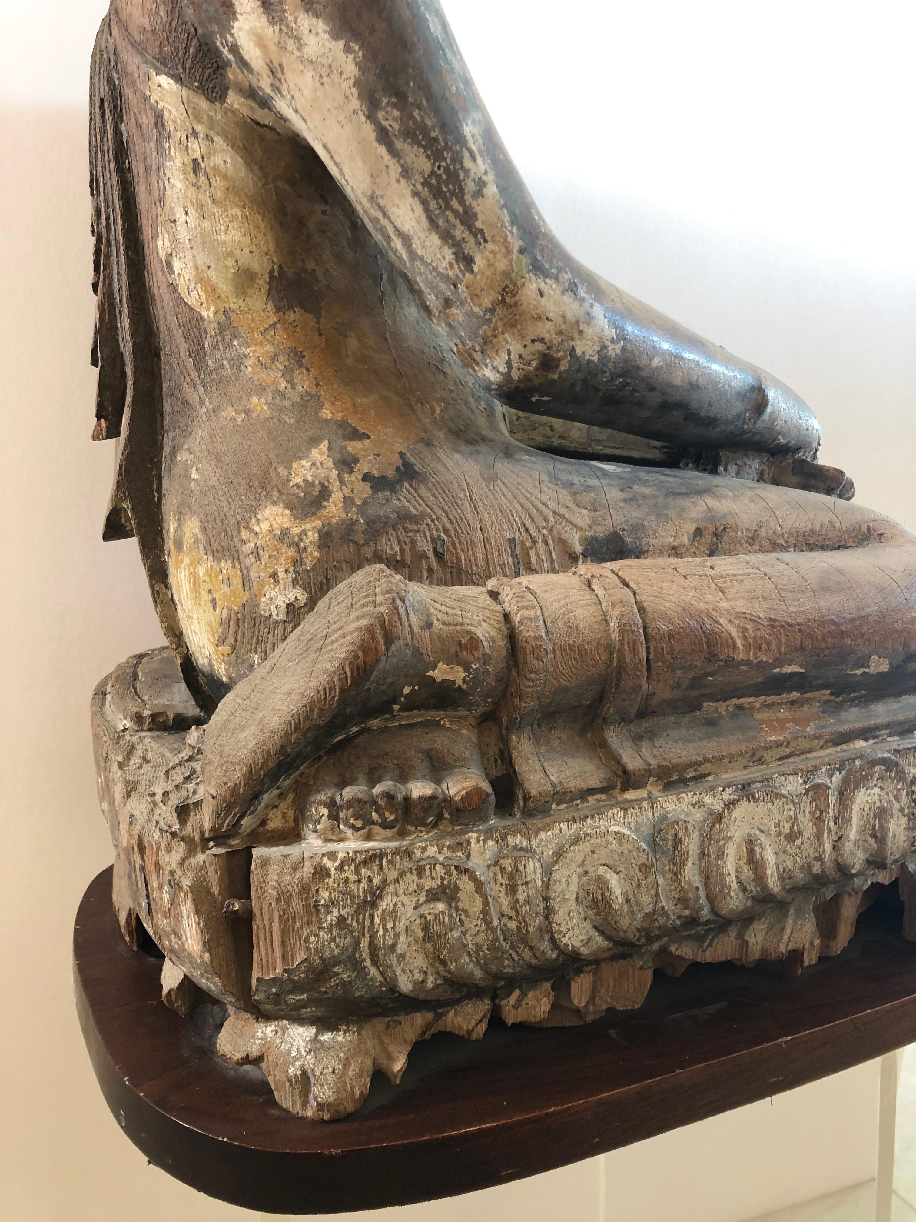 Sculpture asiatique ancienne en bois de moine bouddhiste en vente 4