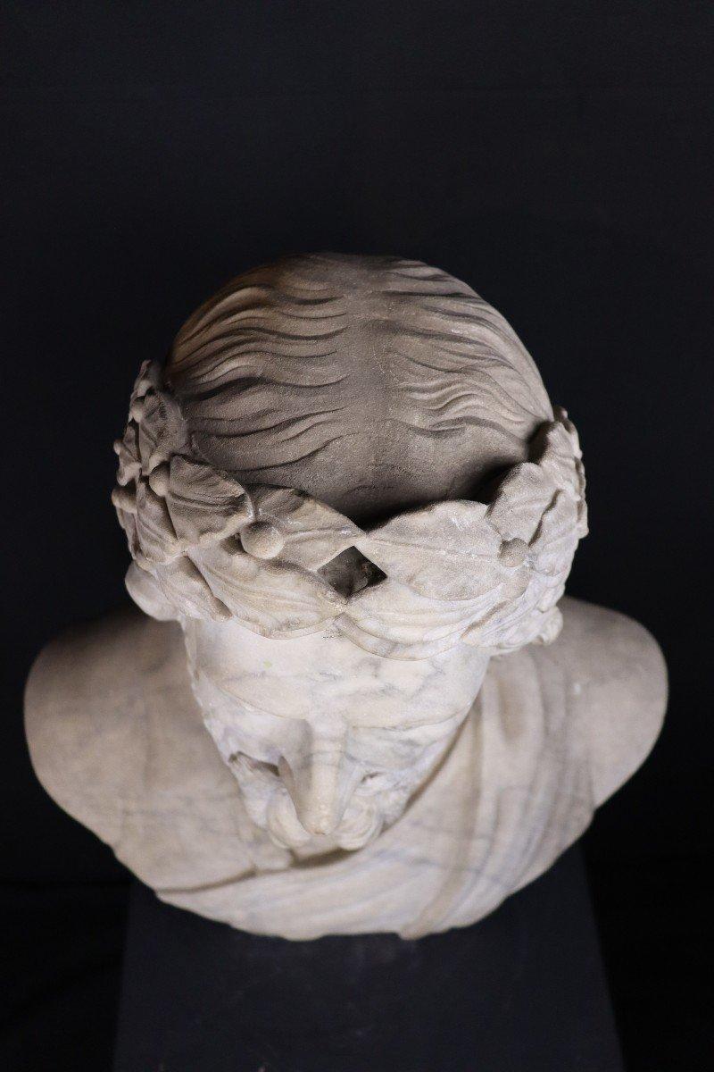 BUST aus Marmor, wahrscheinlich aus Carrara, der König Henri IV. repräsentiert, 18. Jahrhundert – Sculpture von Unknown