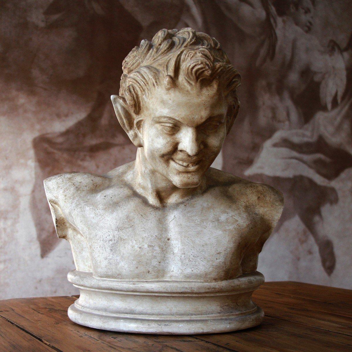 Important patinated plaster bust representing the Faun of Vienna.
the original of which is in the collections of the Louvre museum (marble statue discovered in Vienna in 1820 and dating from the Roman Empire 3 rd quarter of the second century
