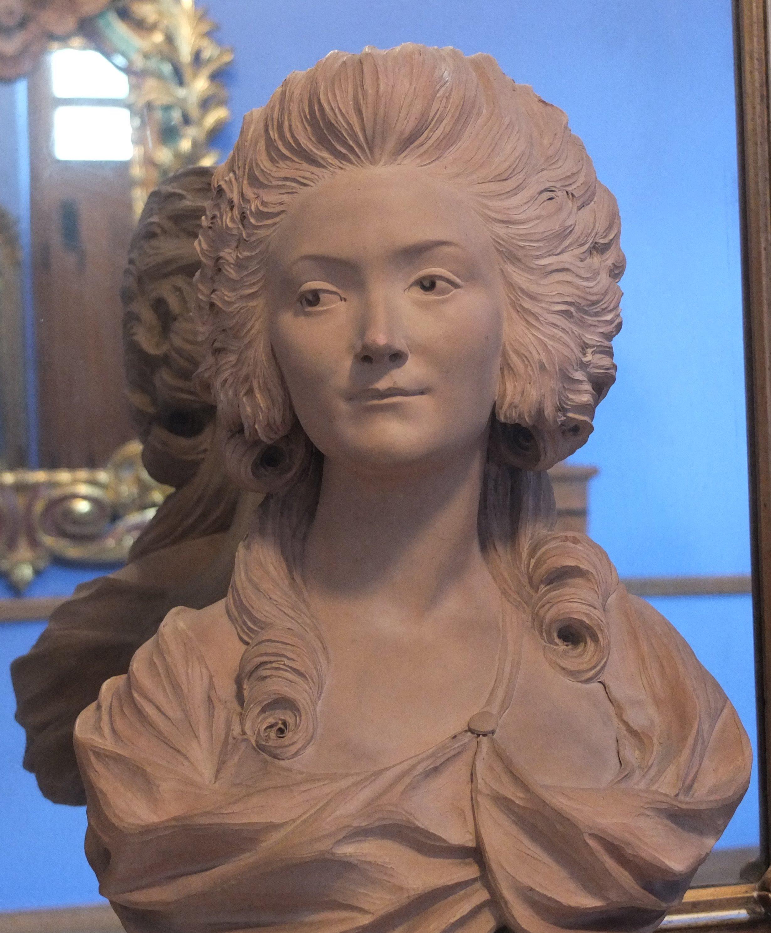 Still-Life Sculpture Unknown - Buste d'une dame, Madame Comtesse Du Barry, École d'antiquités française