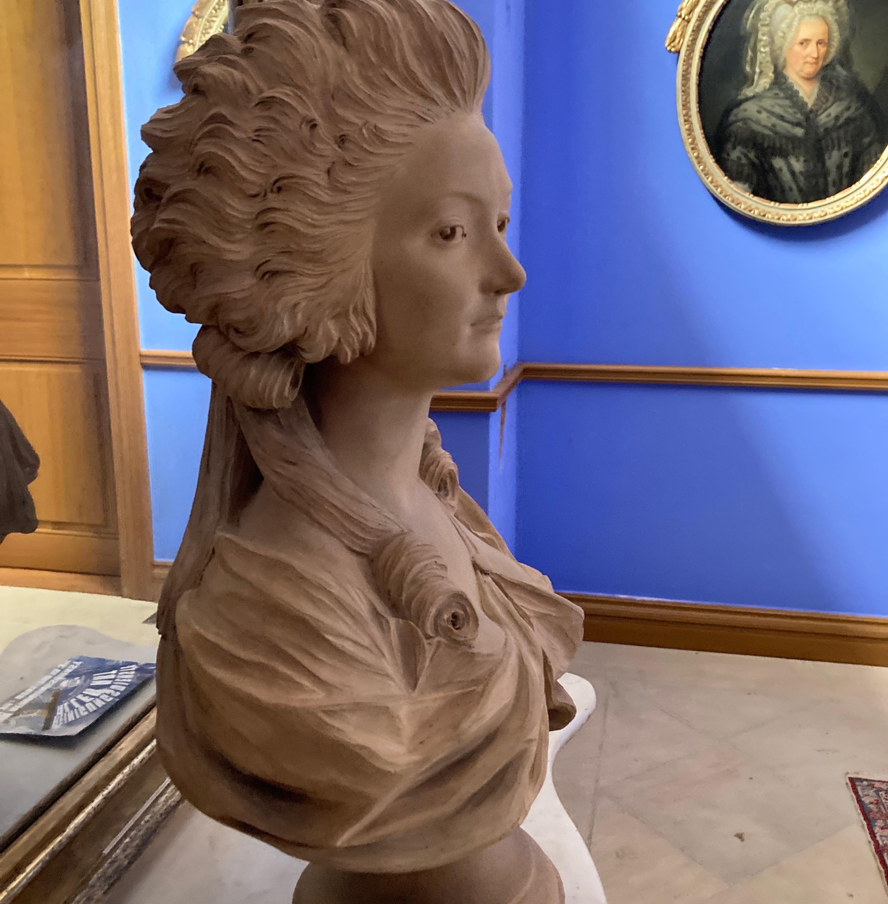 Terrakotta-Büste einer Dame, Madame Comtesse Du Barry, Französische antike Schule (Braun), Still-Life Sculpture, von Unknown
