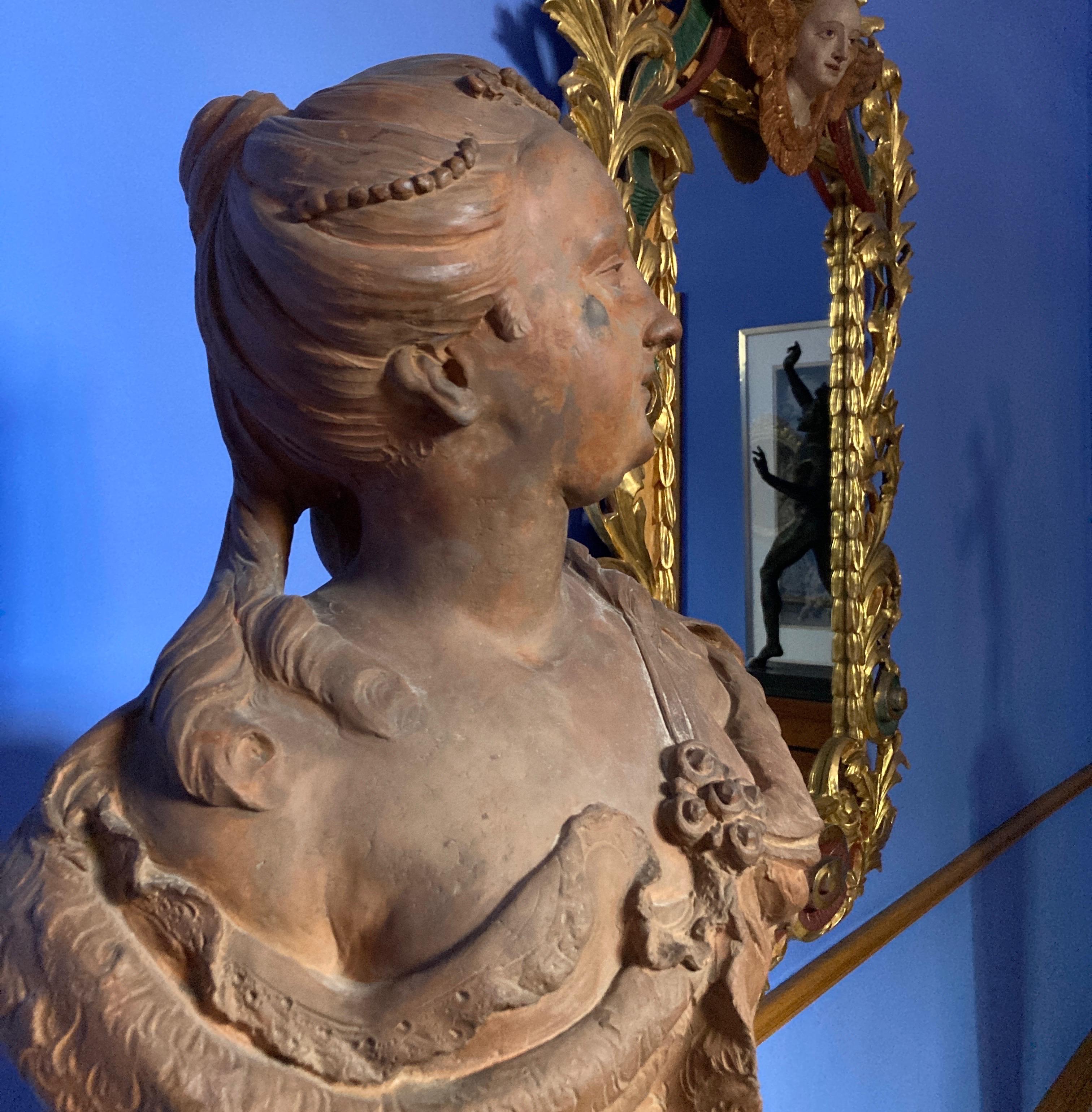Bust einer Dame, prob Queen Elisabeth Petrowna, Terrakotta-Skulptur, Barockkunst (Blau), Figurative Sculpture, von Unknown