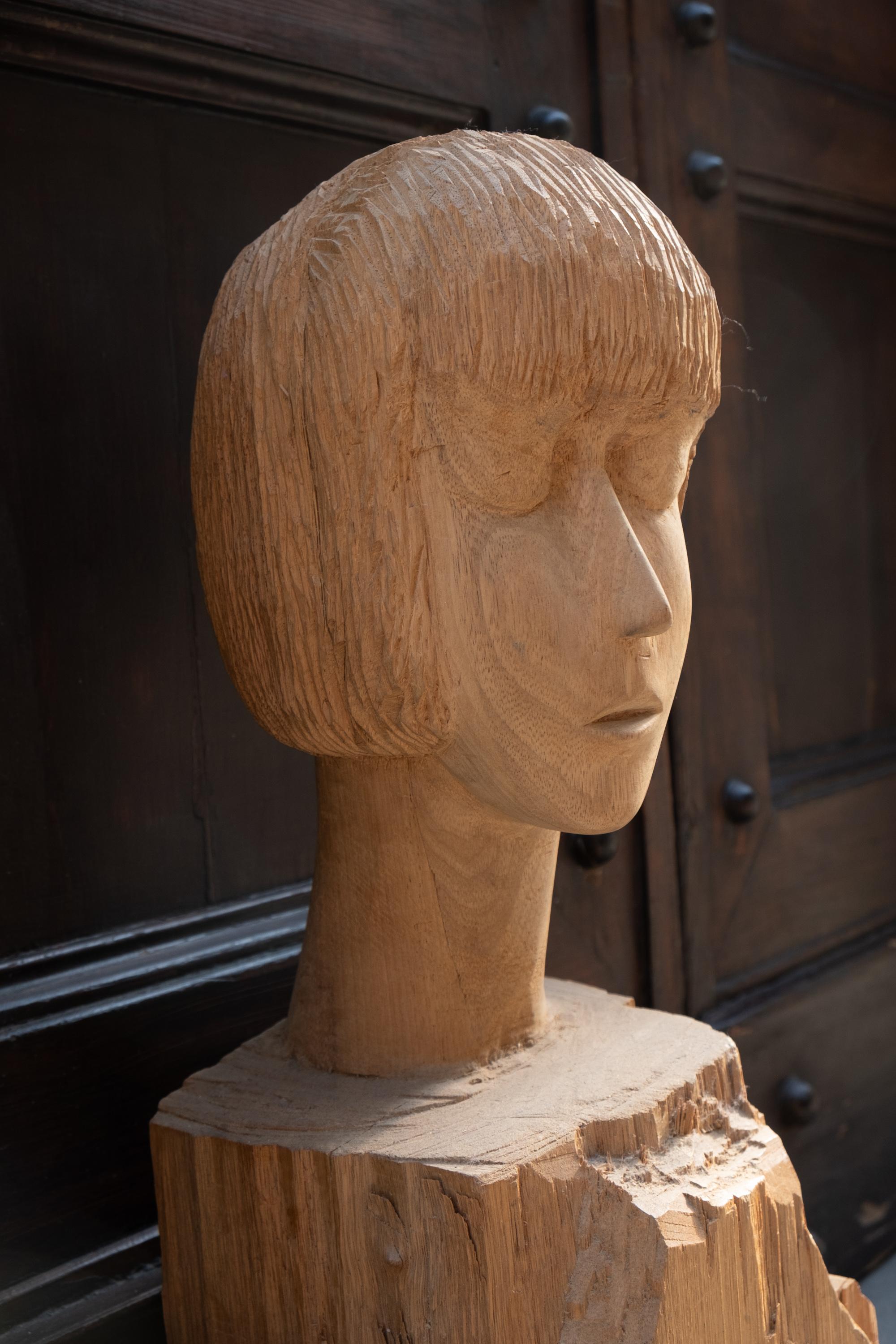 Bust Of A Young Girl In Arte Povera Style. Italy. Mid XX Century. - Figurative Sculpture Brown di Unknown