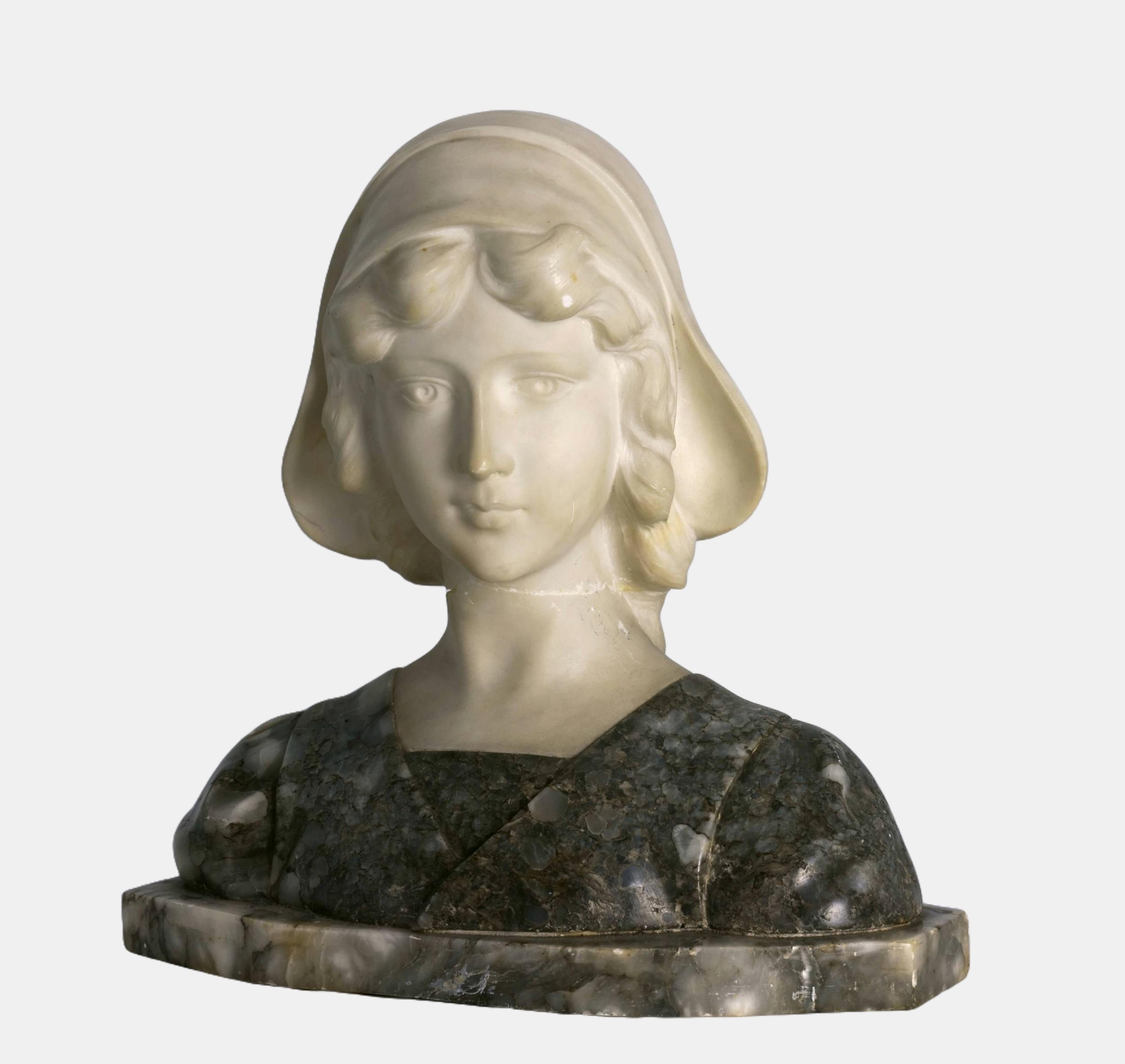 Buste de jeune femme / - Beauté de la jeunesse - - Gris Figurative Sculpture par Unknown