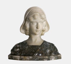 Bust of a young woman / - Beauty of youth -