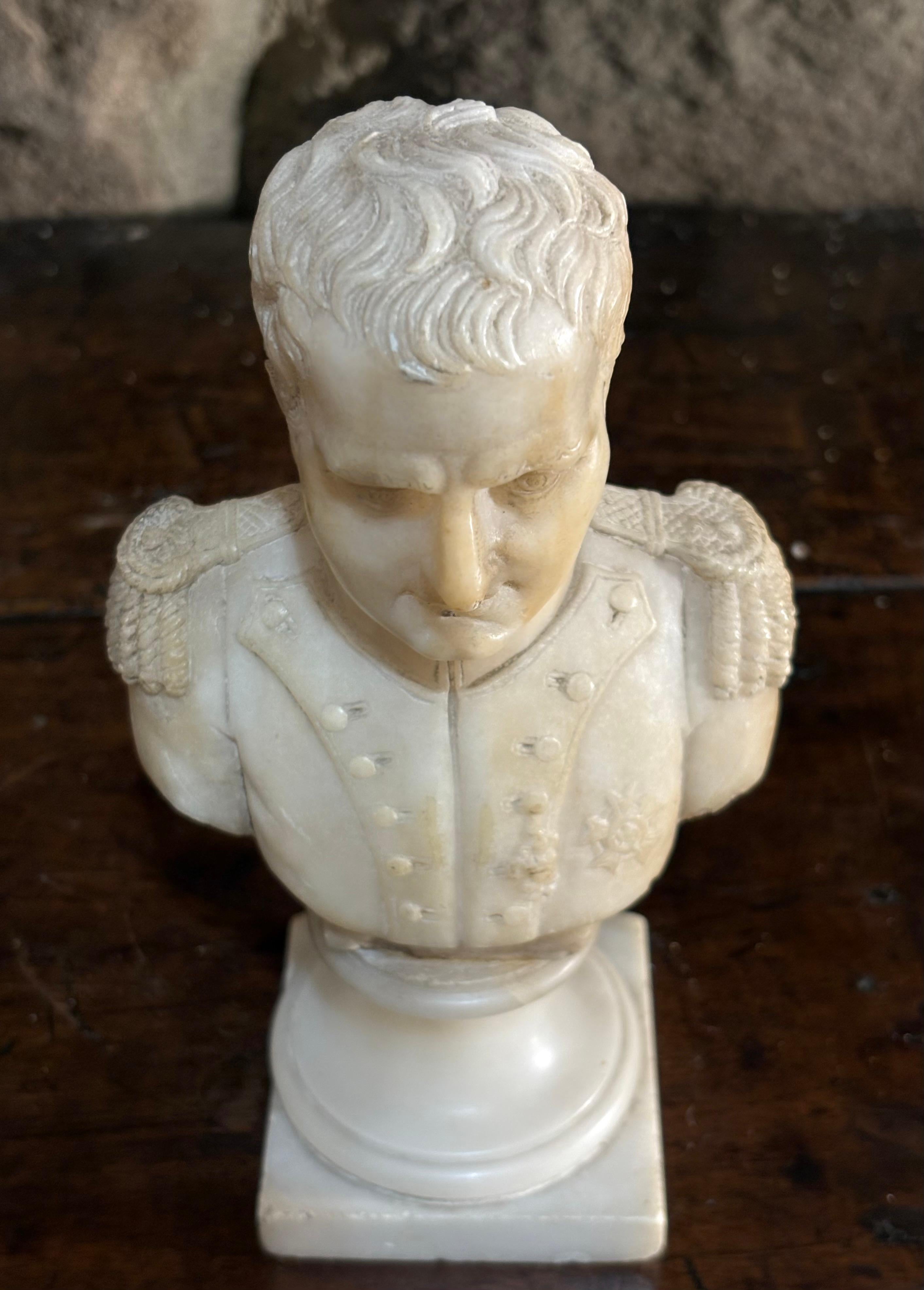 Busto dell'imperatore Napoleone I in Alabastro XIX secolo datato 1821 in vendita 6
