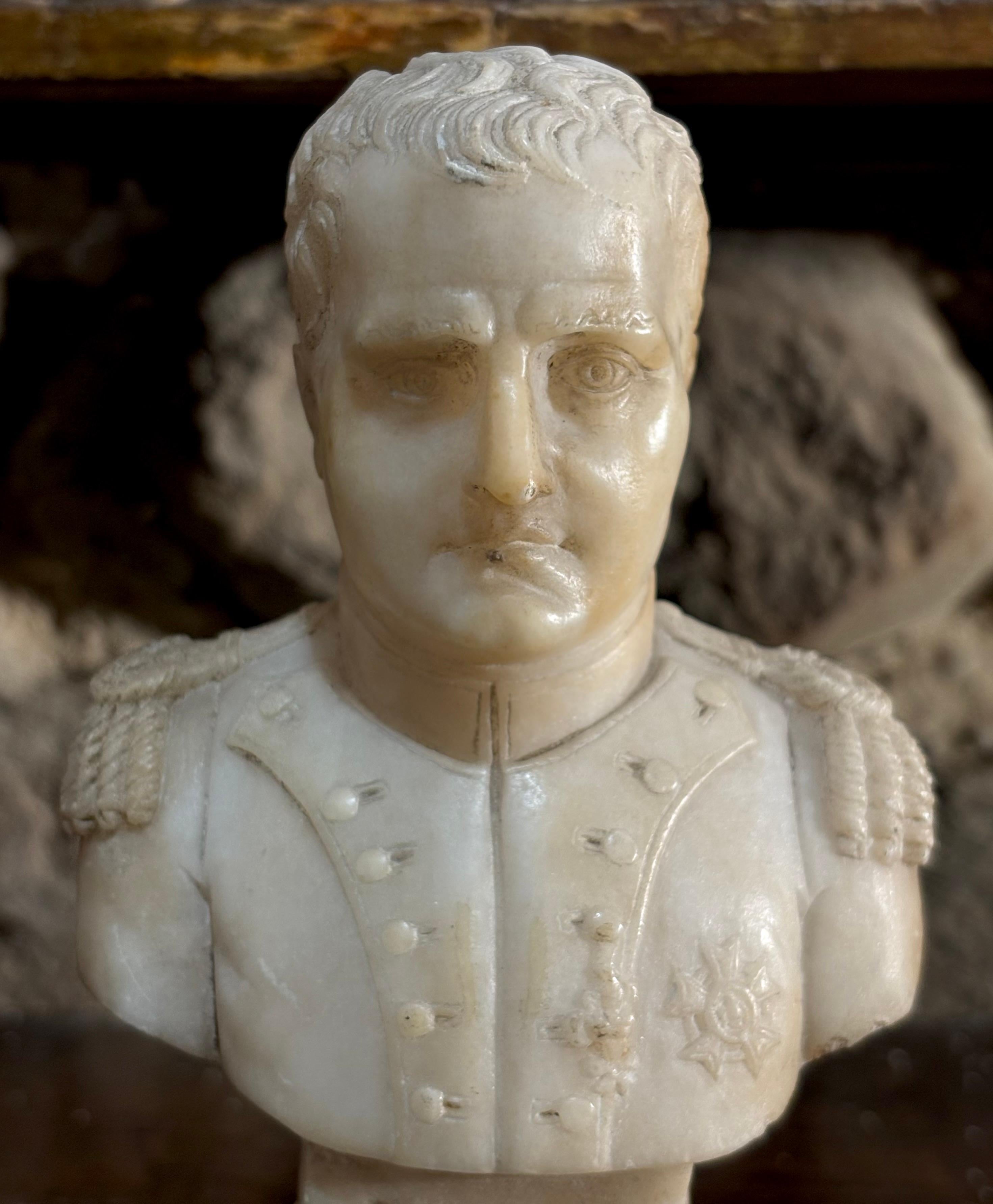 Busto dell'imperatore Napoleone I in Alabastro XIX secolo datato 1821 - Sculpture Scuola francese di Unknown