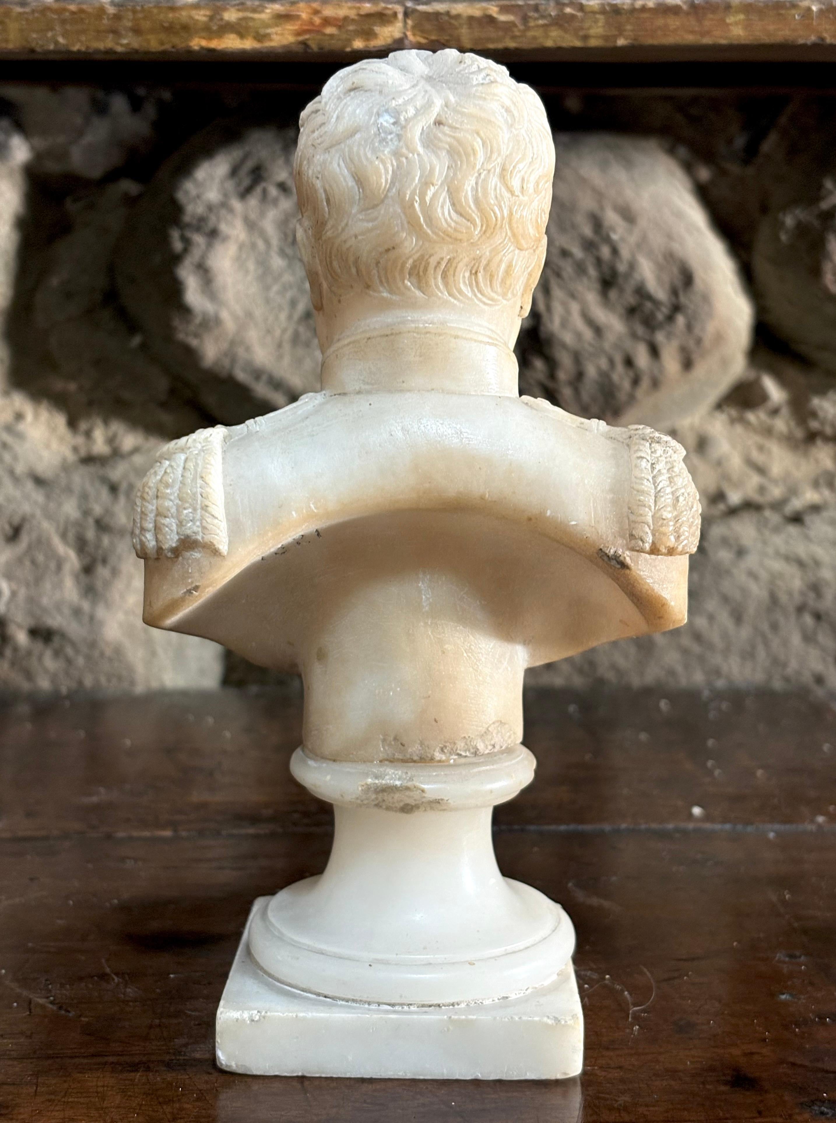 Busto dell'imperatore Napoleone I in Alabastro XIX secolo datato 1821 in vendita 1