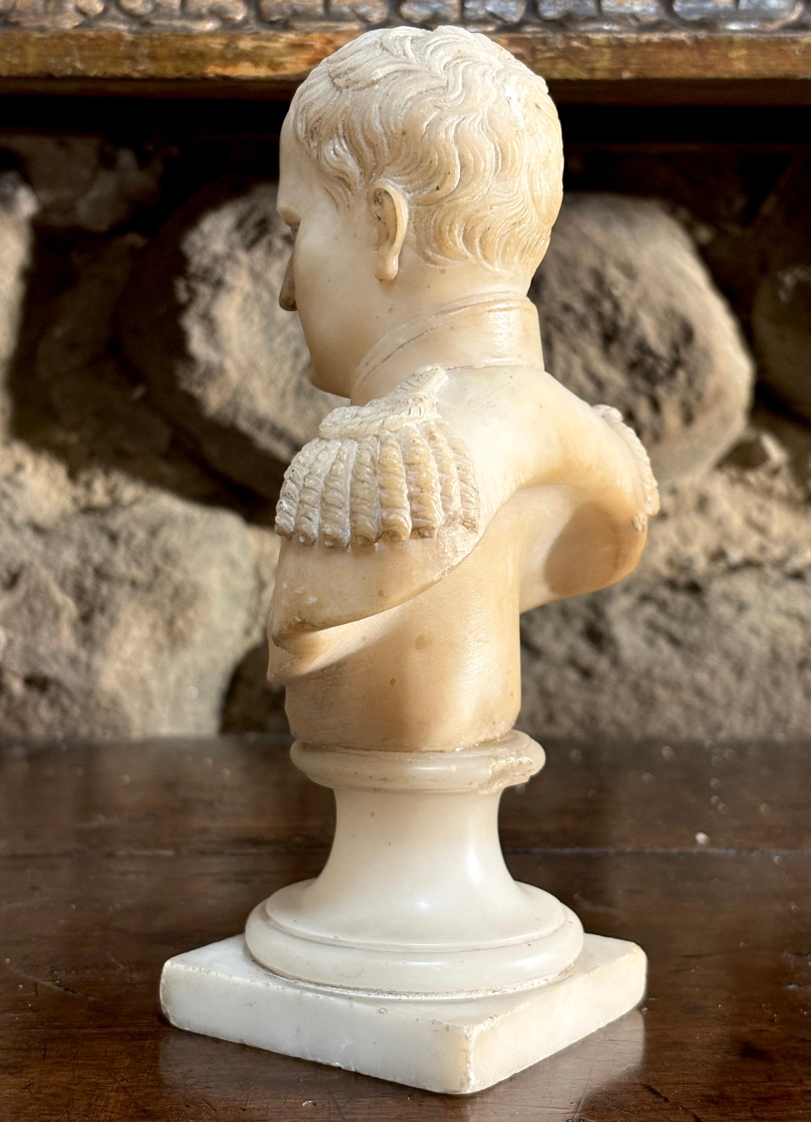 Busto dell'imperatore Napoleone I in Alabastro XIX secolo datato 1821 in vendita 3