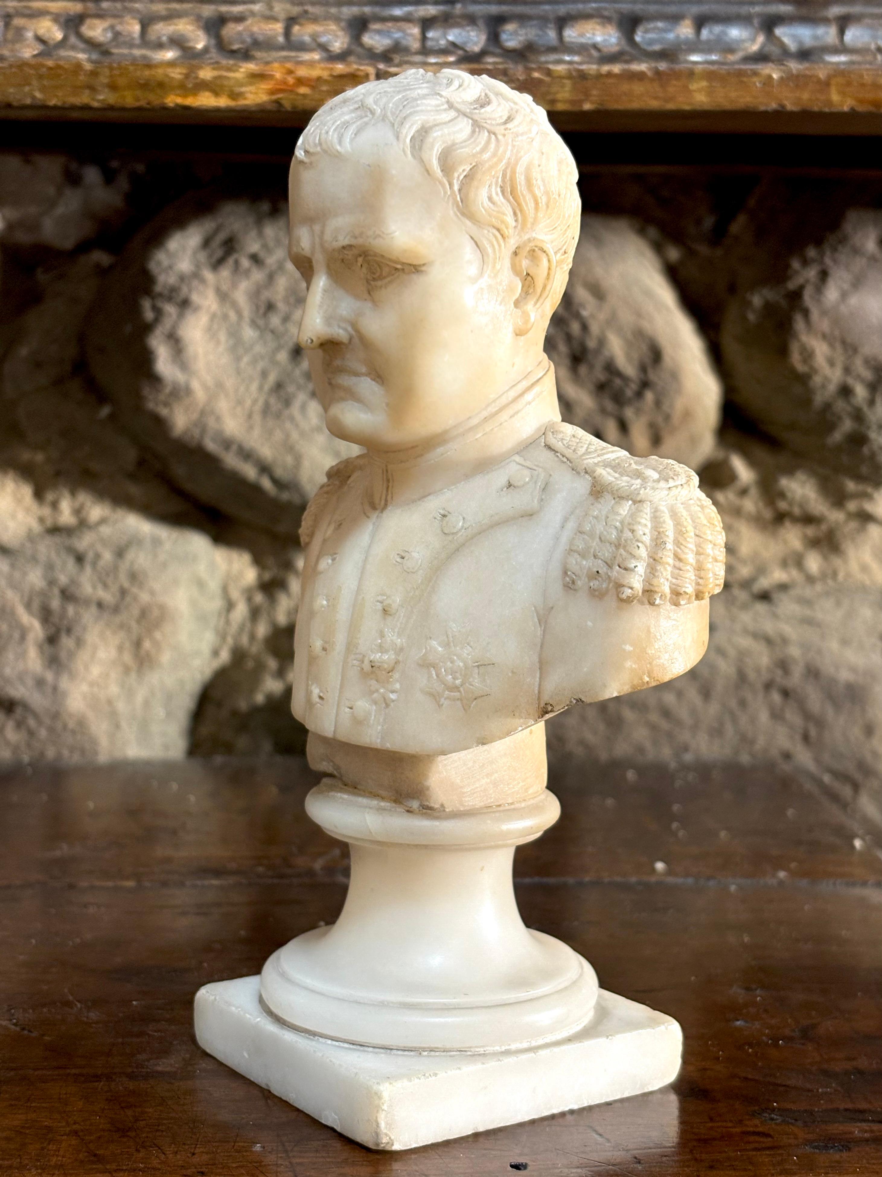 Busto dell'imperatore Napoleone I in Alabastro XIX secolo datato 1821 in vendita 4