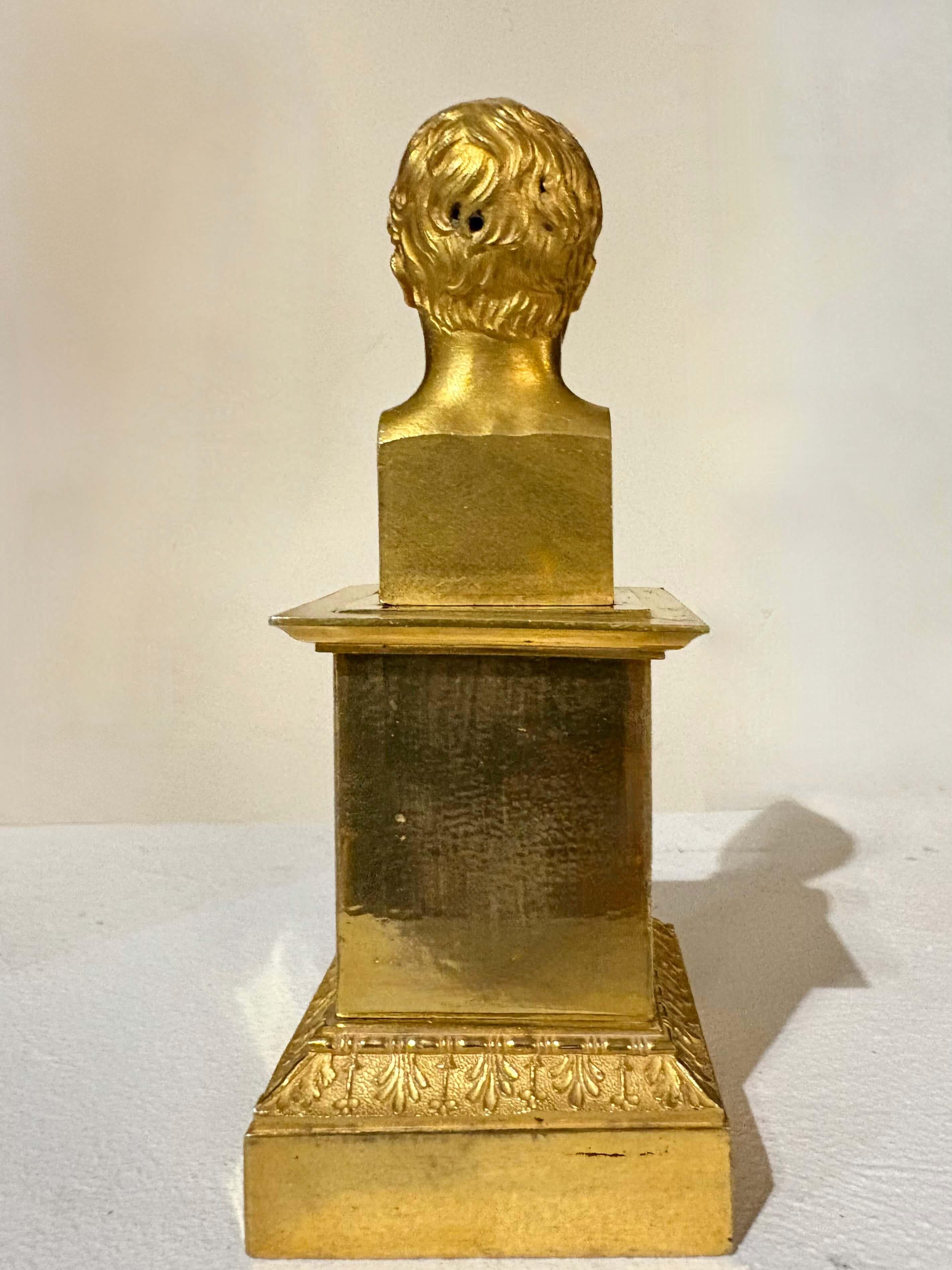 Buste de Napoléon Ier en bronze doré et bronze d'orfèvrerie d'époque Empire - Gold Figurative Sculpture par Unknown