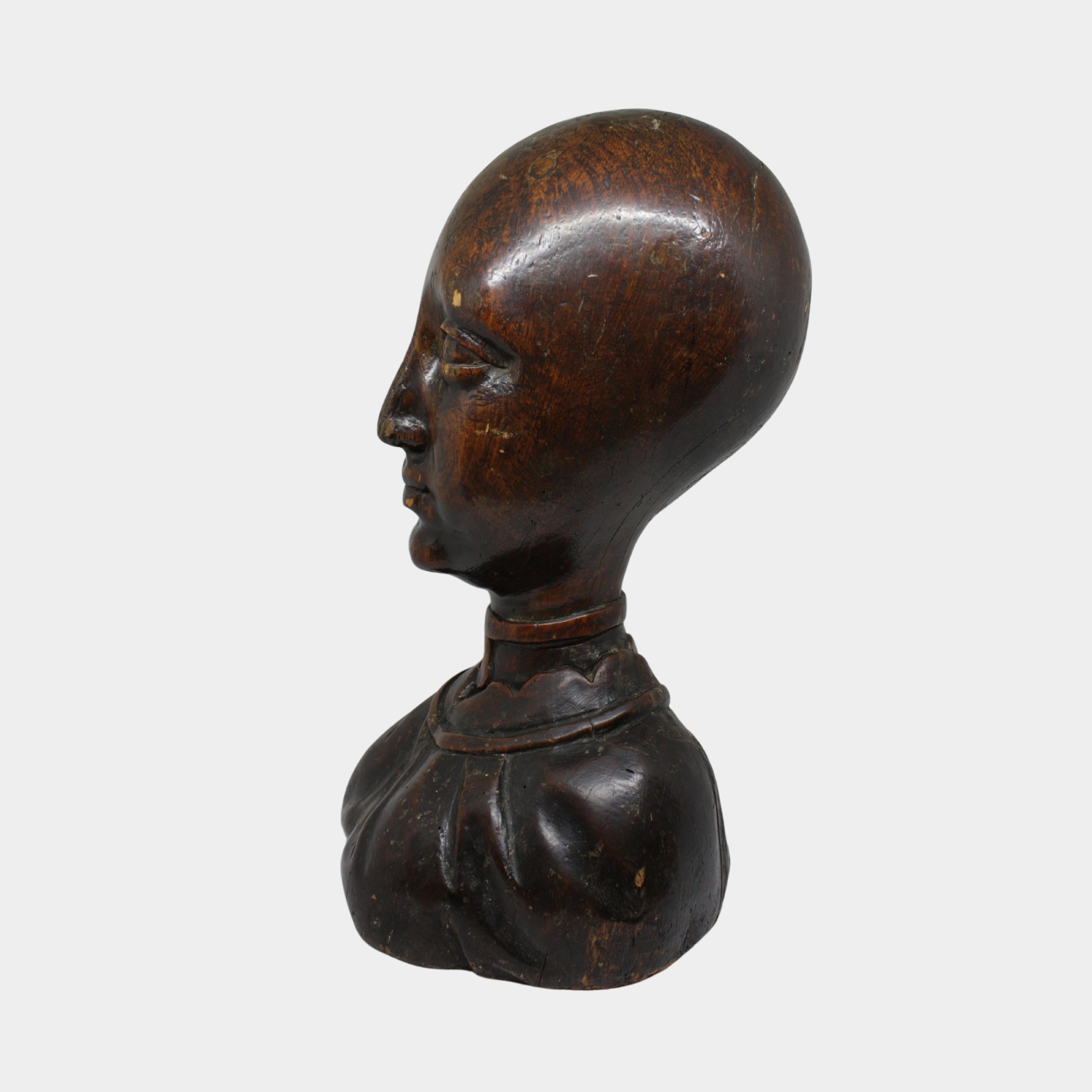 BUSTO FEMMINILE - Figurative Sculpture Brown di Unknown
