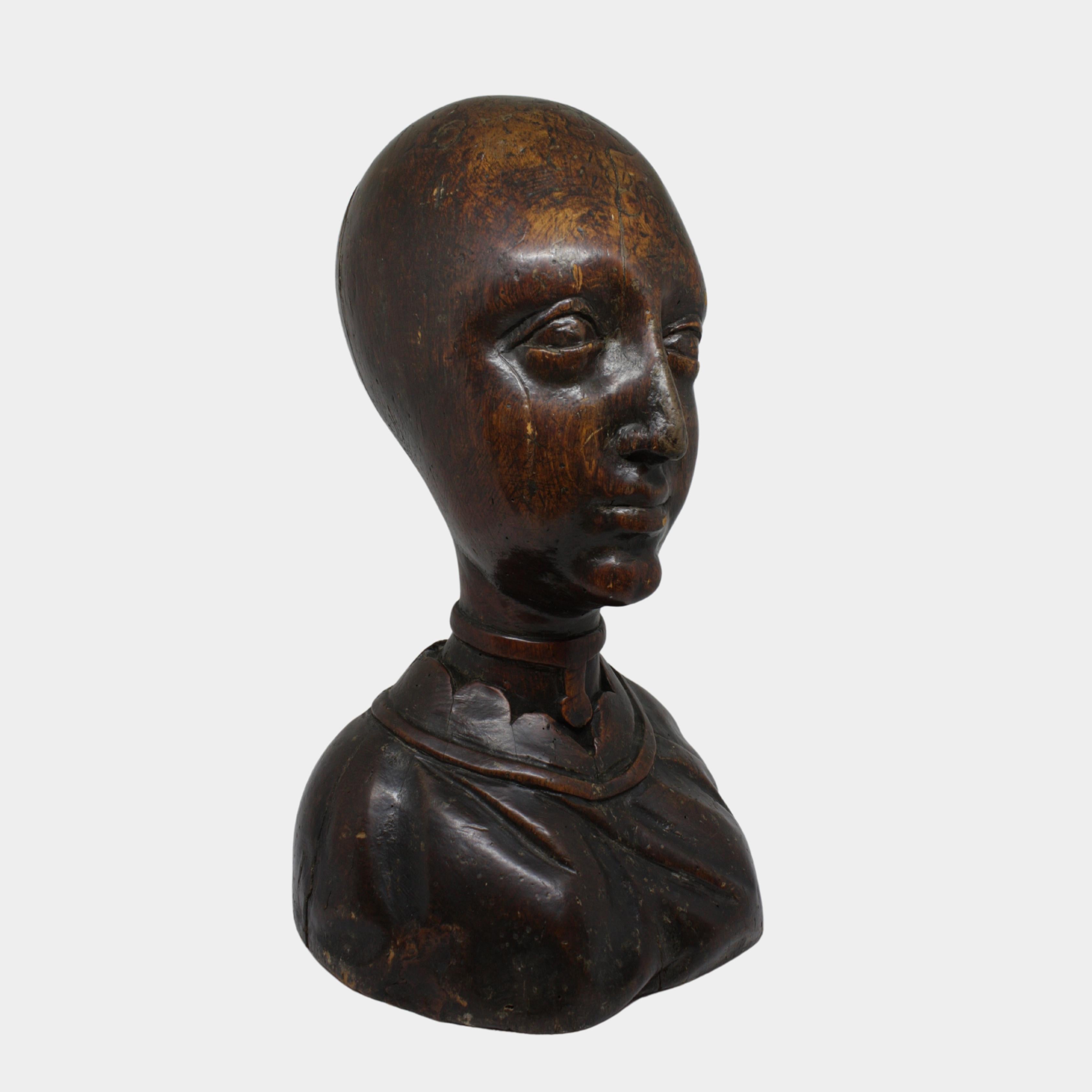 BUSTE FÉMININ