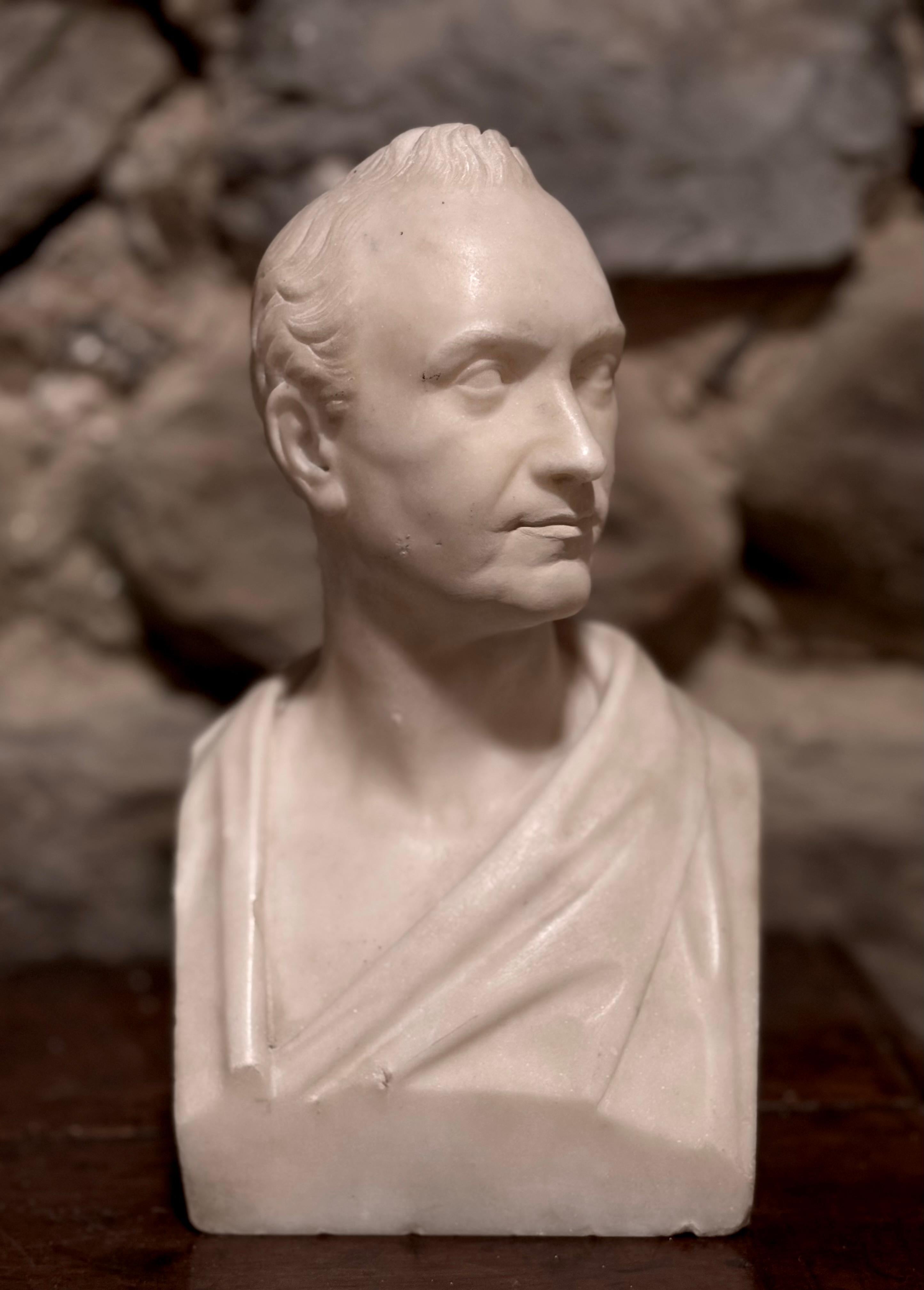 Busto in Marmo Neoclassico in Erma epoca Impero Dignitario Romano - Sculpture by Unknown