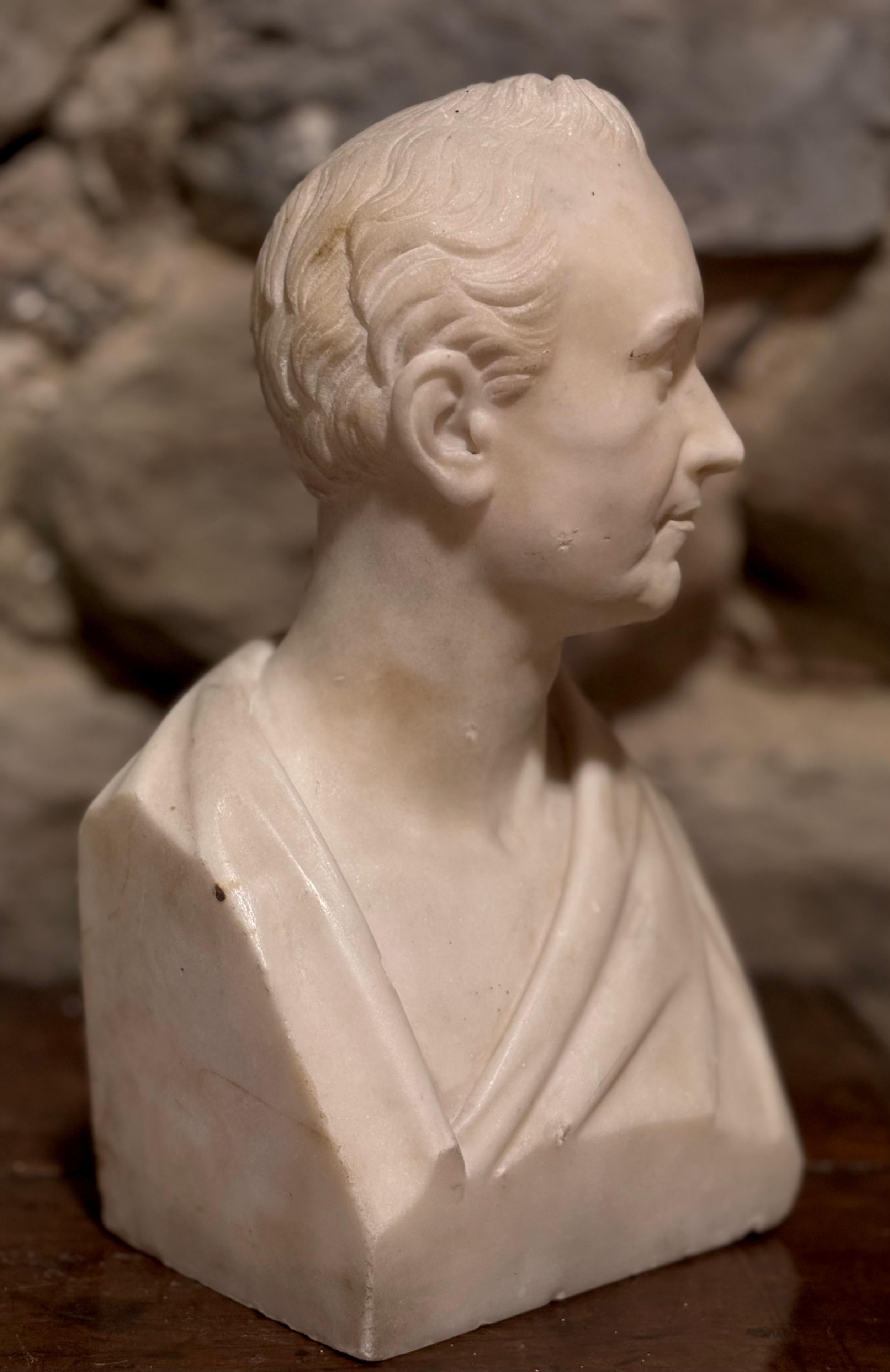 Busto in Marmo Neoclassico in Erma epoca Impero Dignitario Romano - Brown Figurative Sculpture by Unknown