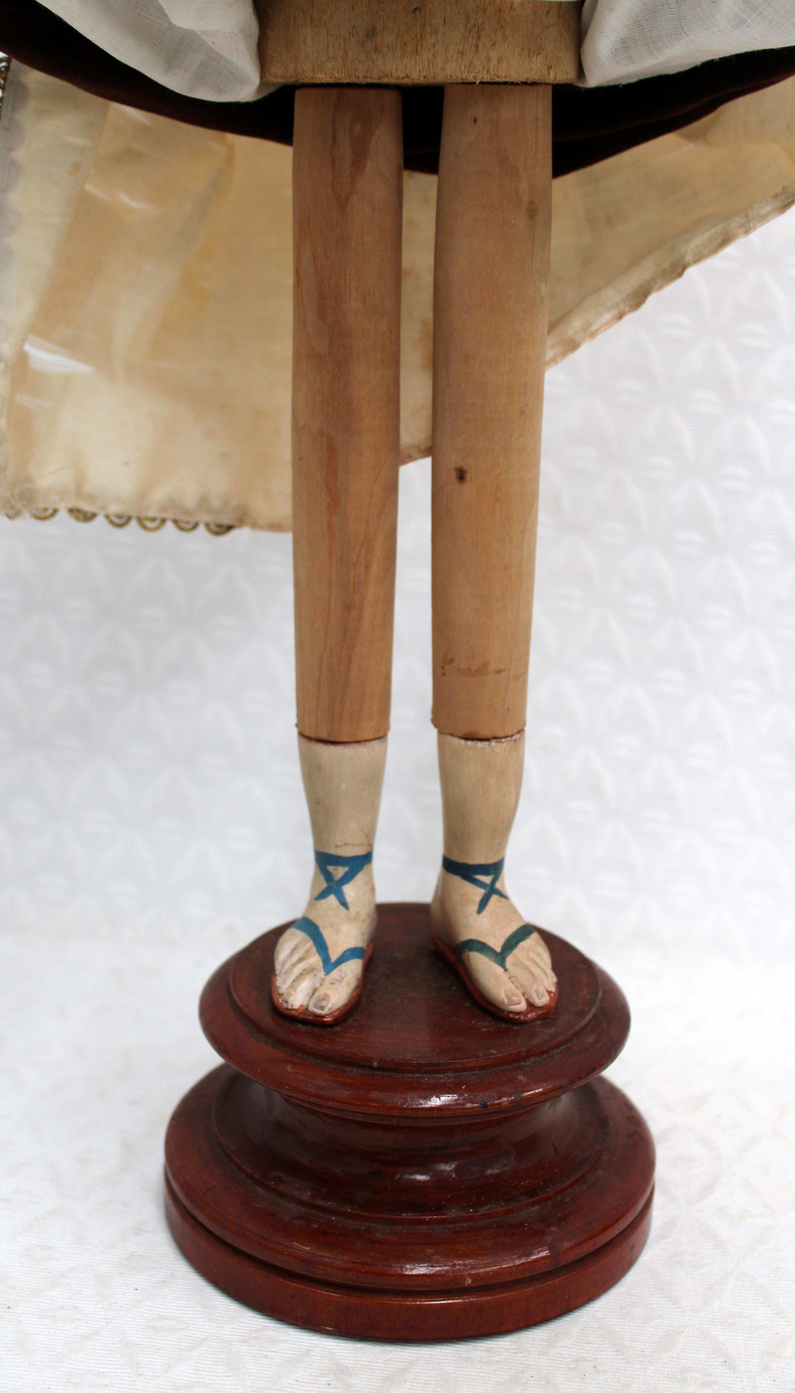 Cap y pota de vestir - Virgen del Carmen con niño - Siglo XIX For Sale 2