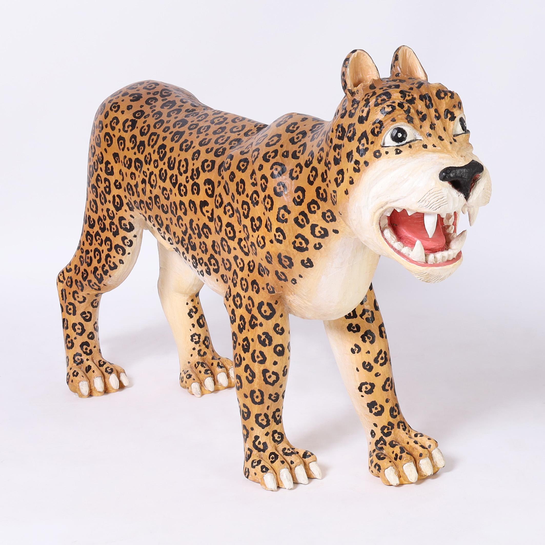 Geschnitzter und bemalter Jaguar oder große Katze aus Holz im Angebot 1