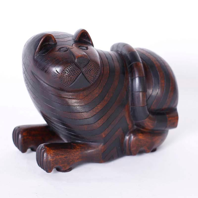 Figurative Sculpture di Unknown - Gatto in mogano intagliato con scomparto segreto