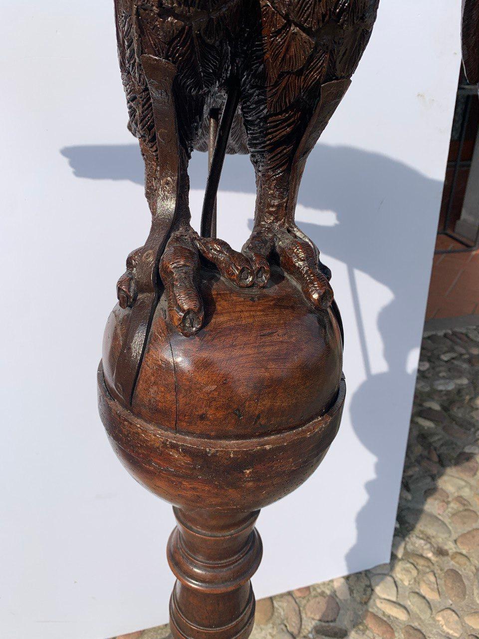 Carved wooden lectern - Eagle. Italy, 19th century For Sale 8