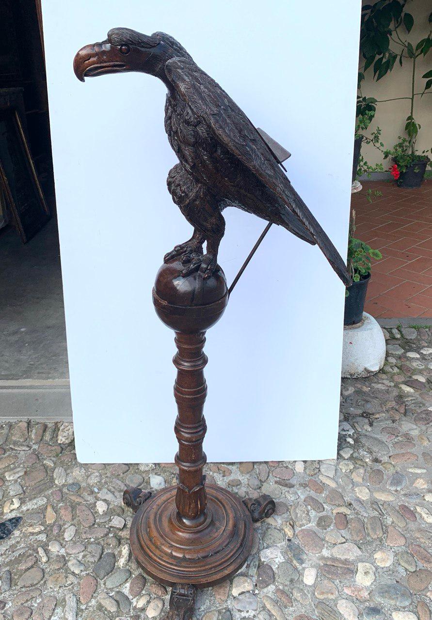 Carved wooden lectern - Eagle. Italy, 19th century For Sale 10