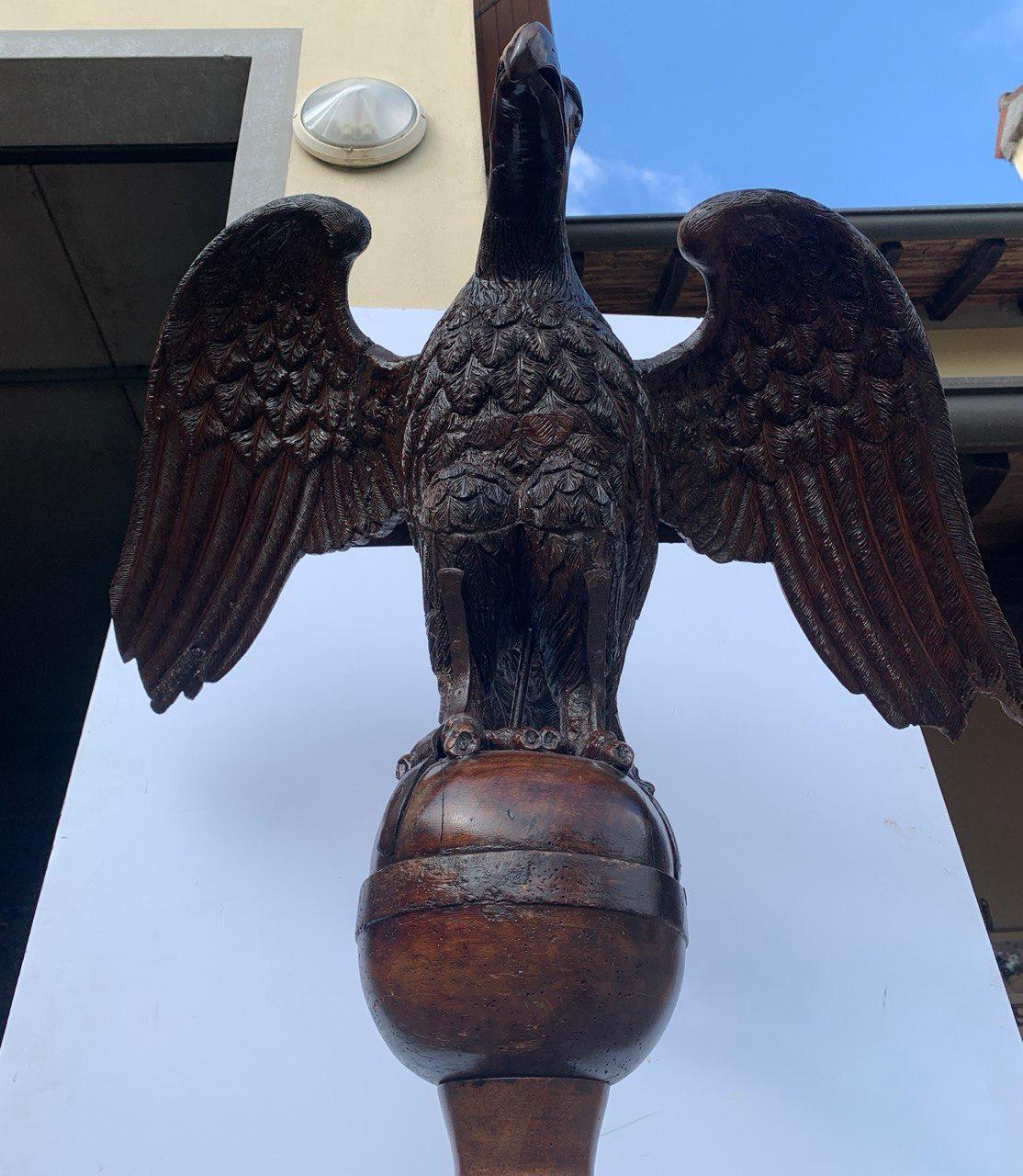 Carved wooden lectern - Eagle. Italy, 19th century For Sale 13