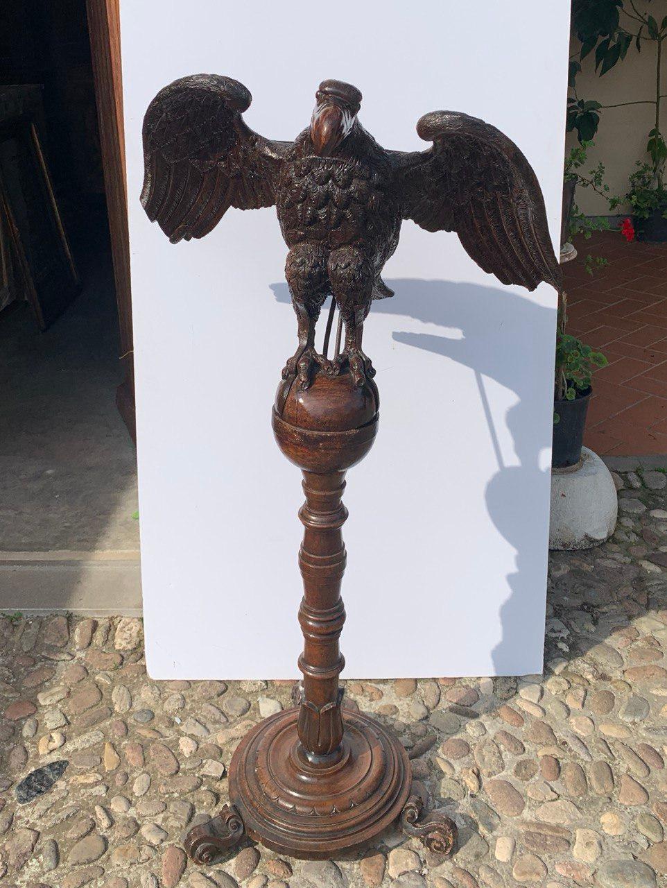 Carved wooden lectern - Eagle. Italy, 19th century - Brown Figurative Sculpture by Unknown