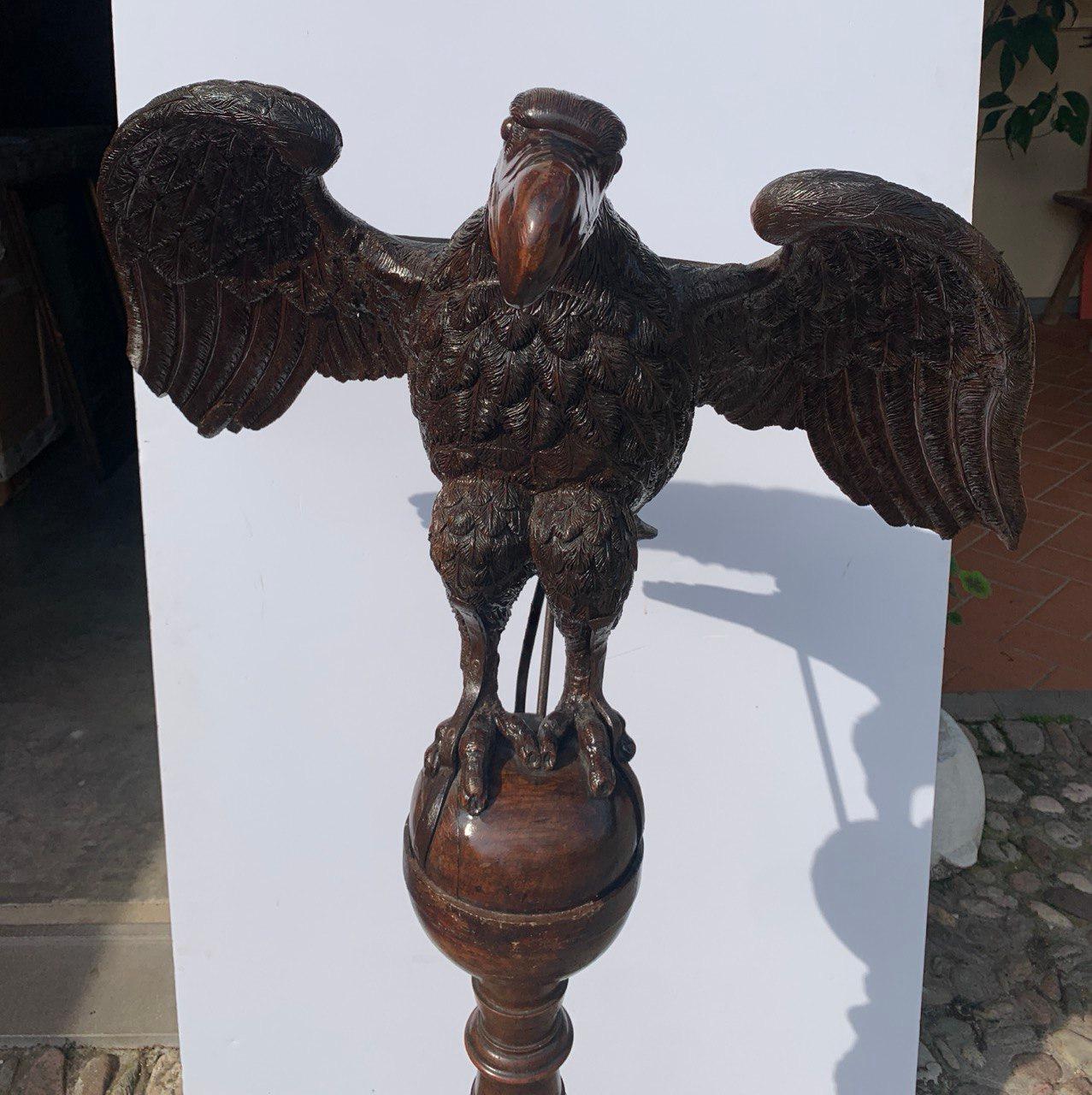 Carved wooden lectern - Eagle. Italy, 19th century For Sale 1