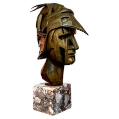 Buste de guerrier brutaliste en bronze moulé