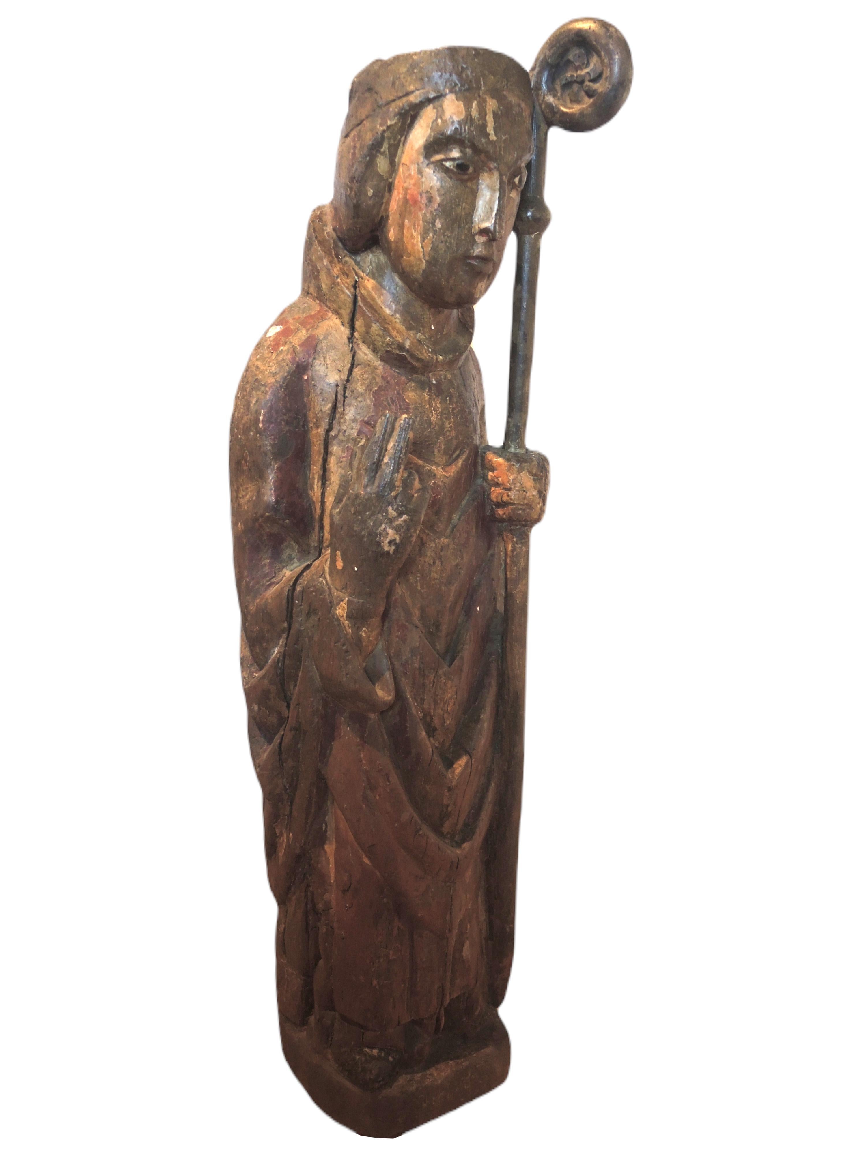 Unknown Figurative Sculpture – Catalane Schule des 13. Jahrhunderts. Hölzerner Bischof