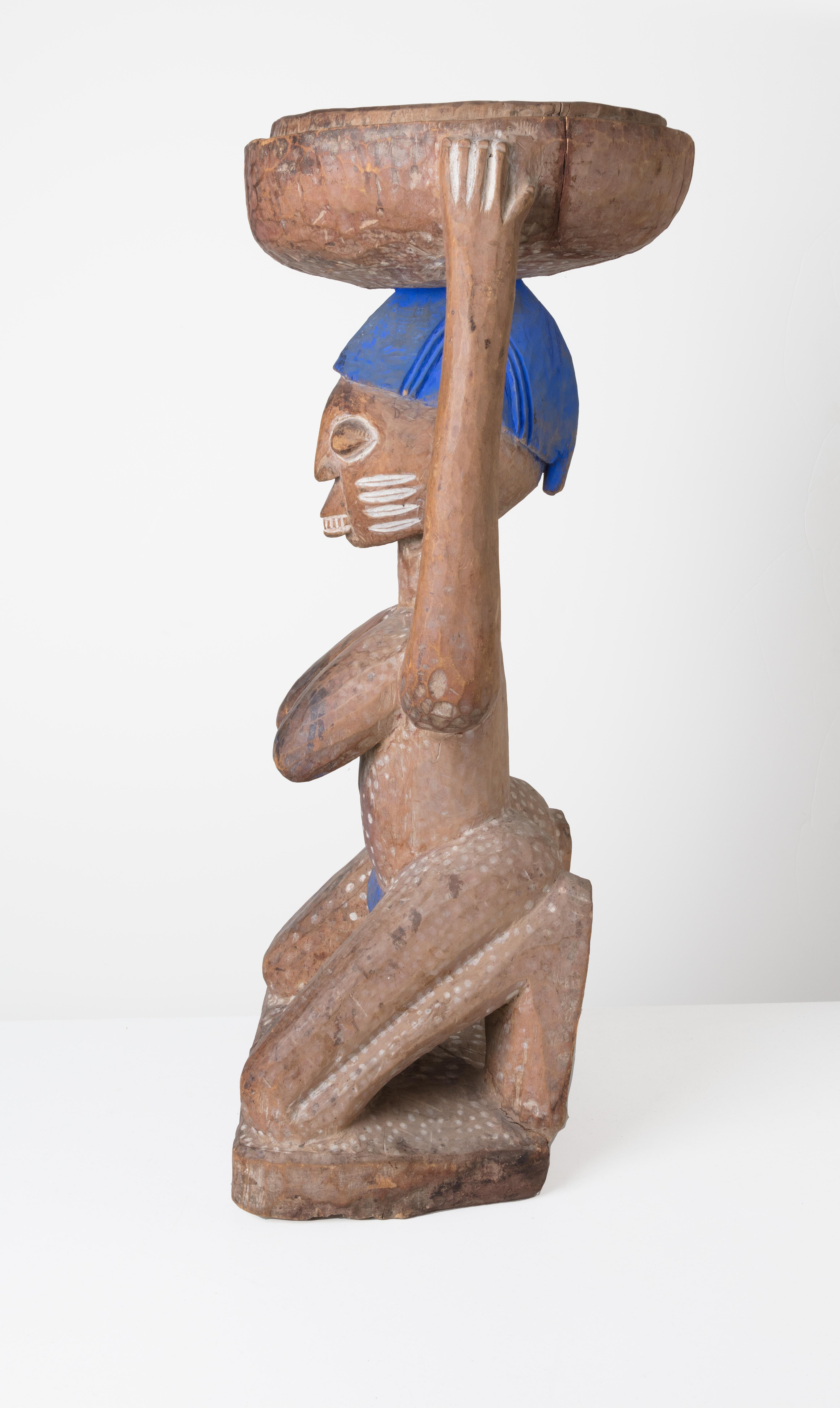 Africano
Legno
c1930
Figura cerimoniale con vaso per offerte.  Nigeria-Yoruba
32 1/2 x 16 x 10