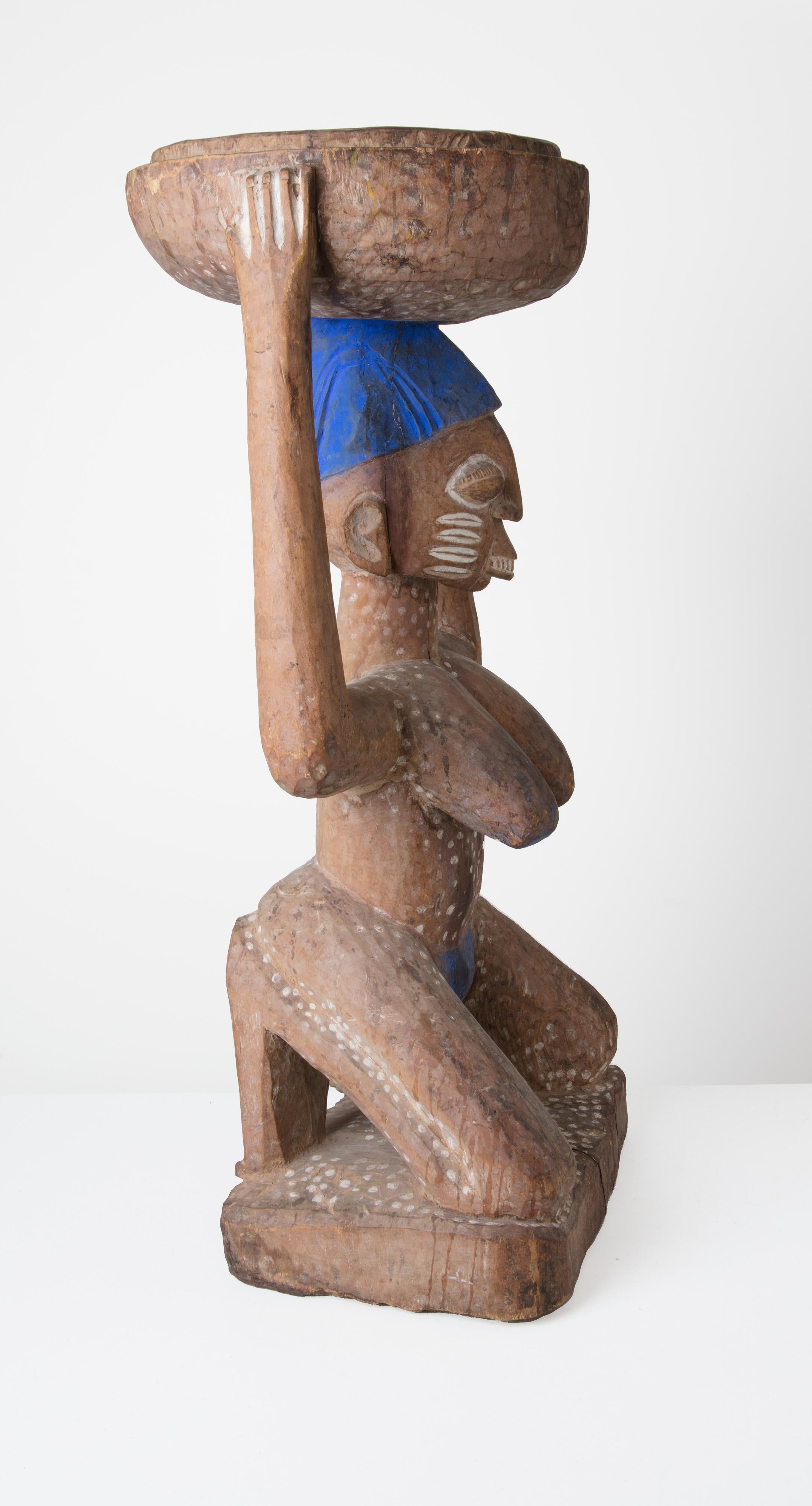 Figura cerimoniale con vaso per offerte. Nigeria-Yoruba in vendita 3