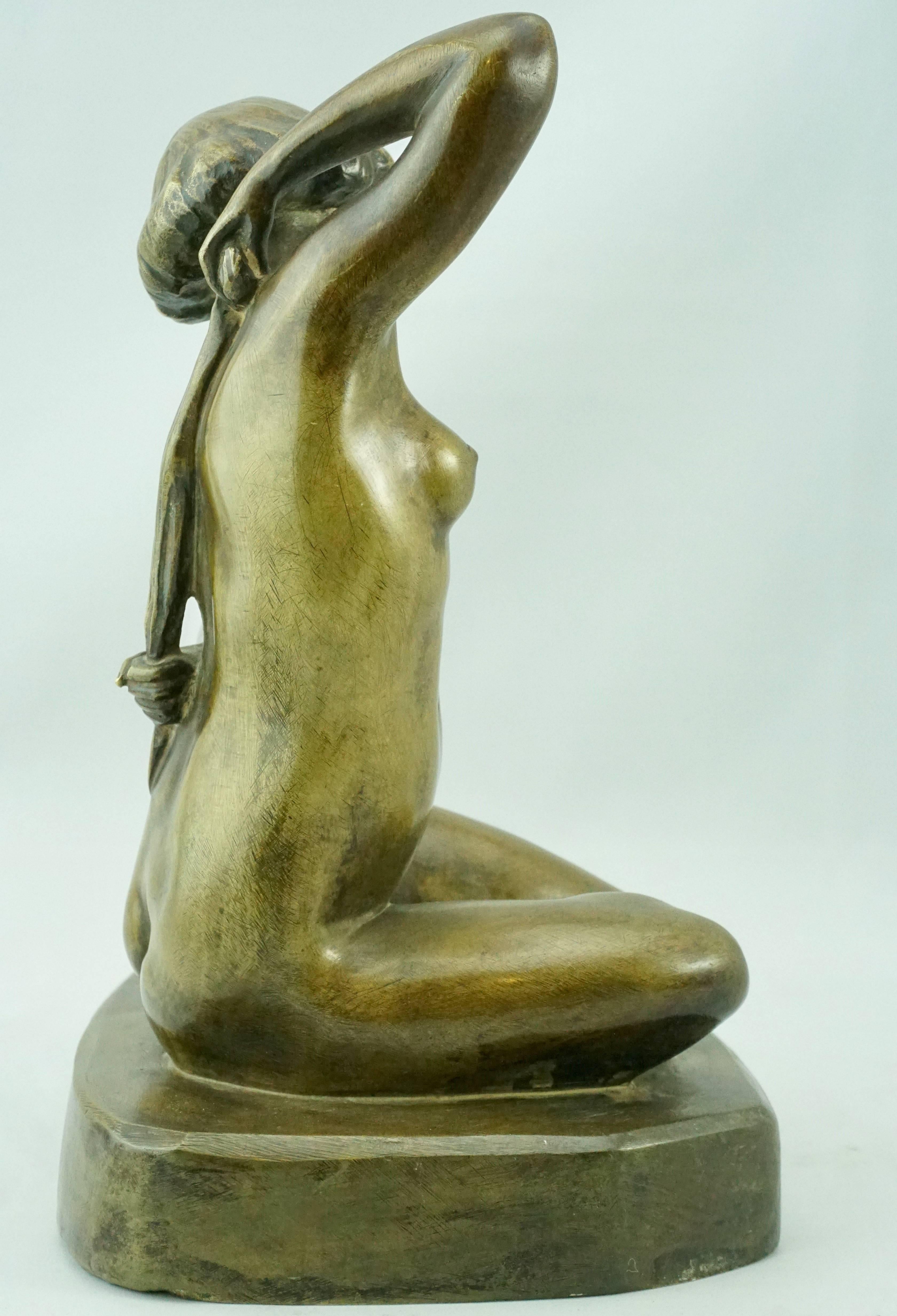 French Art Deco bronze sitting nude by F. Trinque, 1930. A gorgeous Art Deco woman stretching her arms and drying her back with a towel possibly after a swim or bath with a rich golden brown patina. 

Measures: Height 9 inches (22.9 cm).

Inscribed