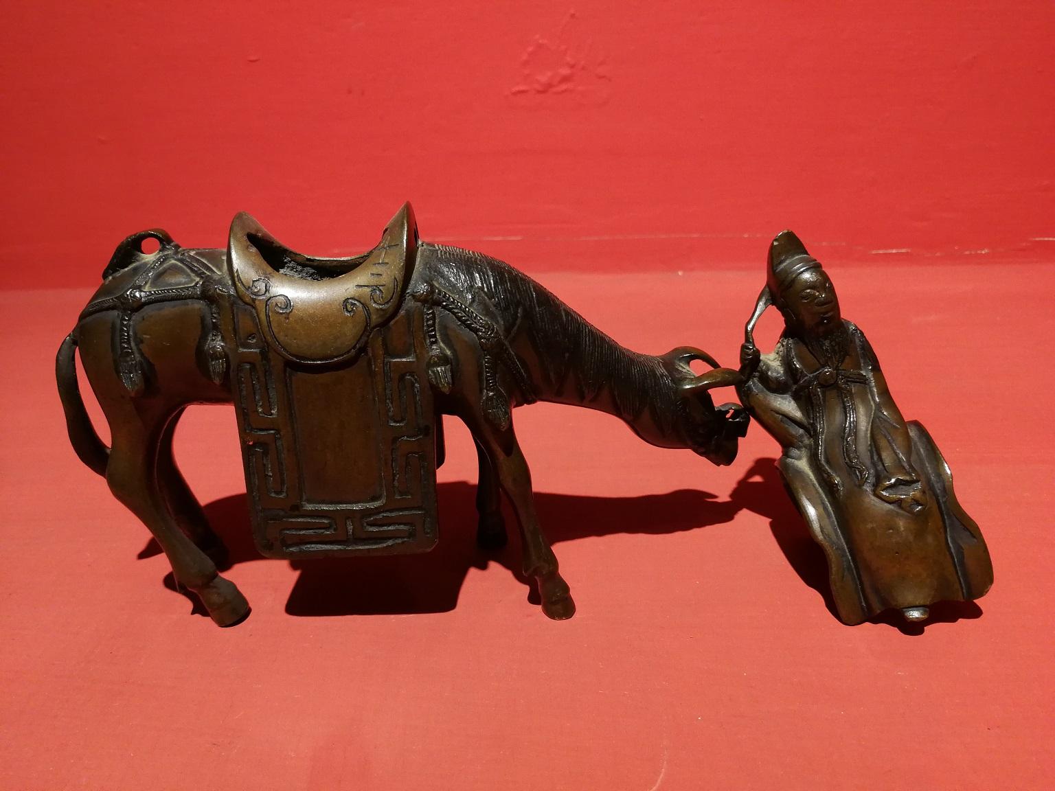 Bronze chinois brûlant des parfums 18 siècle en vente 3